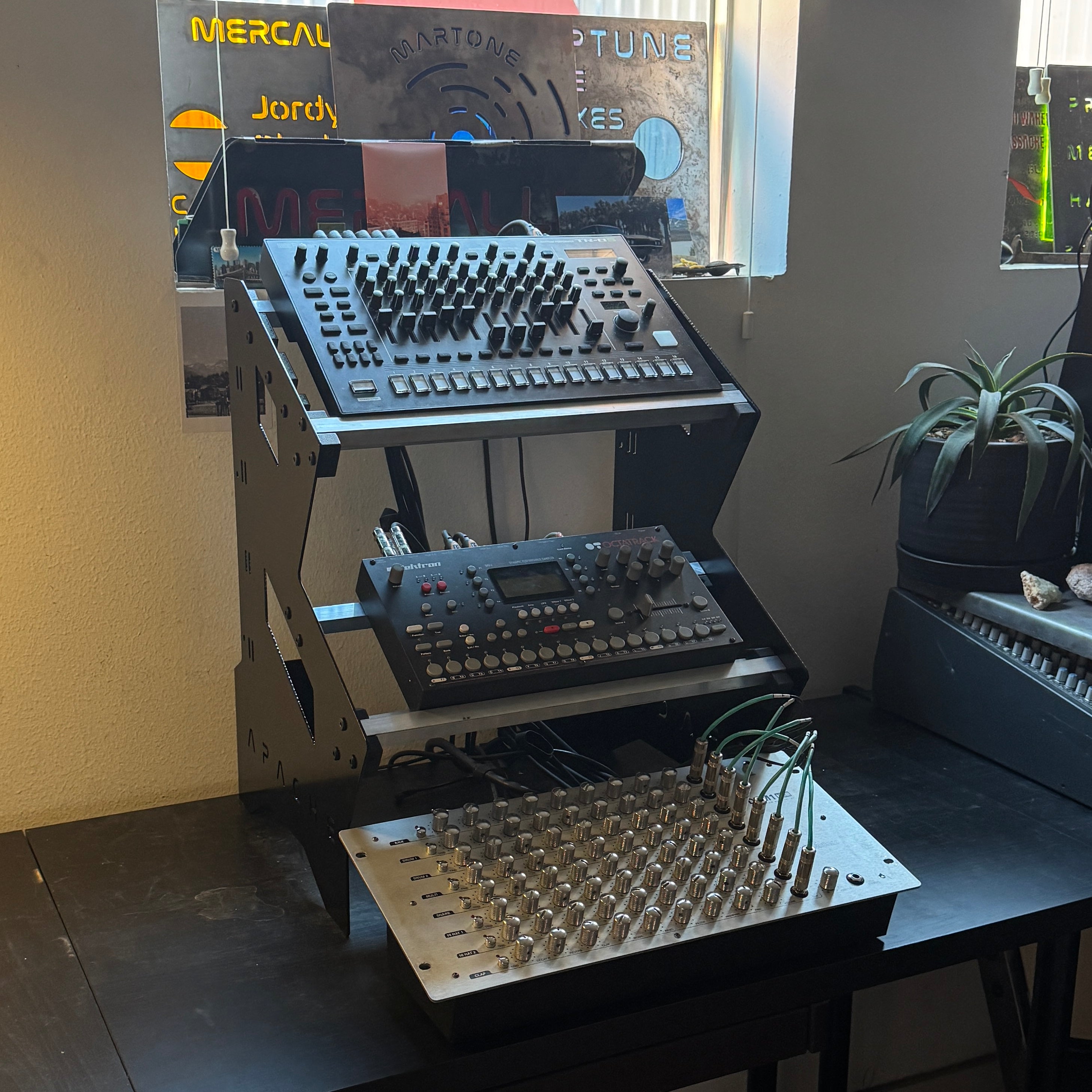 Apache ARRANGER Two-Tier Synthesizer Rack