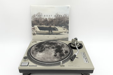 Apache Railgun Turntable-Mounted Record Stand