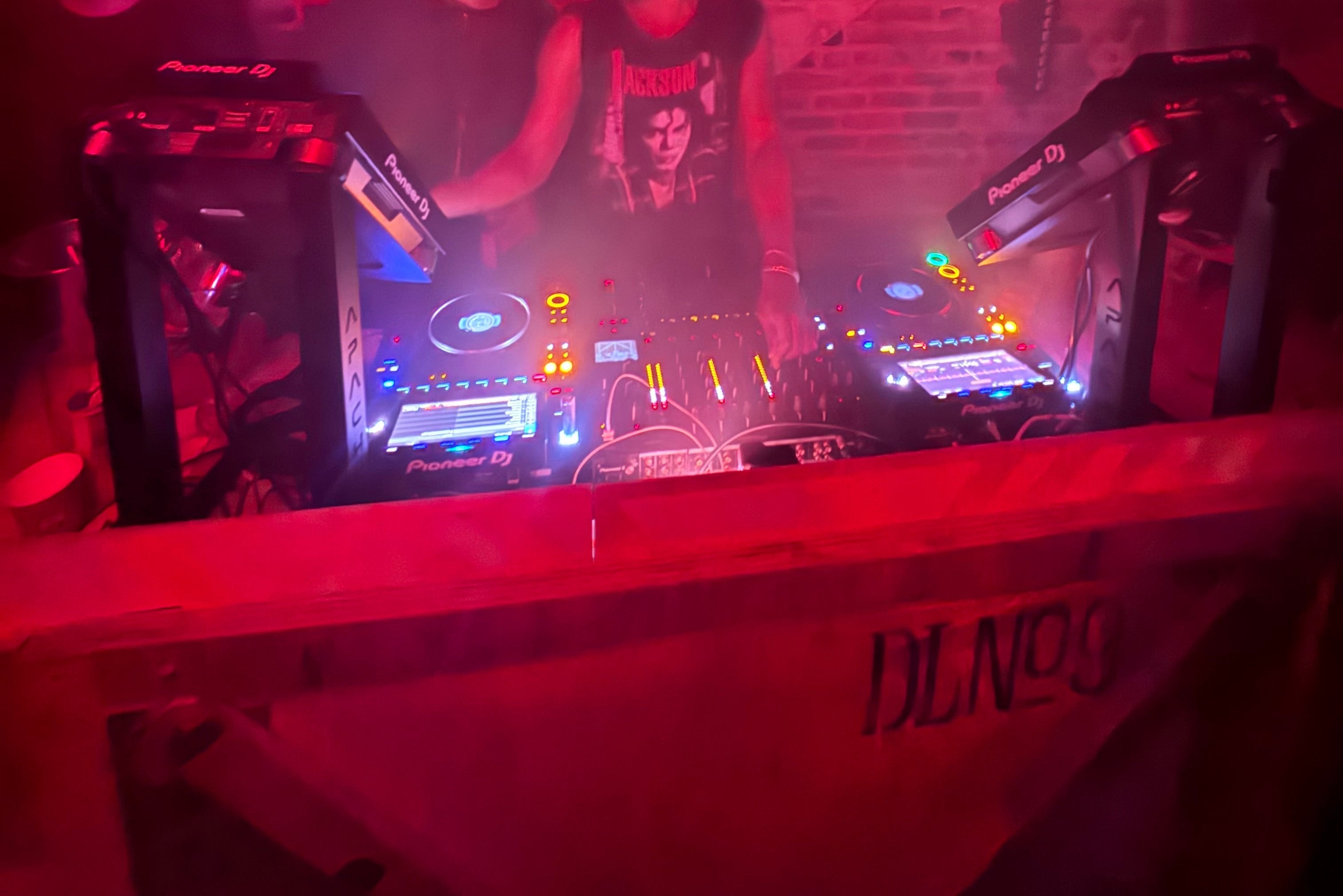 Apache Tallboy CDJ Stands