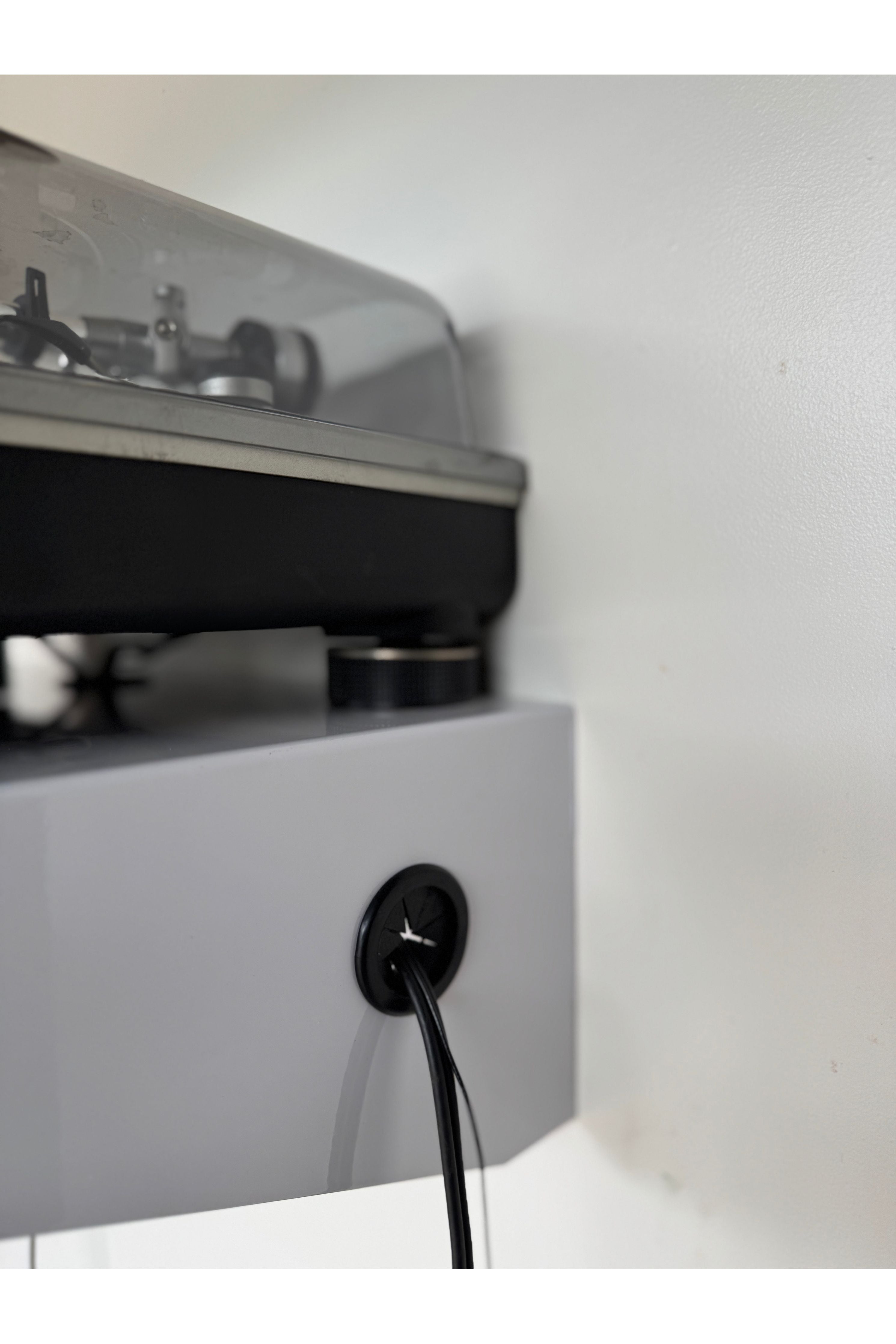 Apache Waveform Turntable Shelf