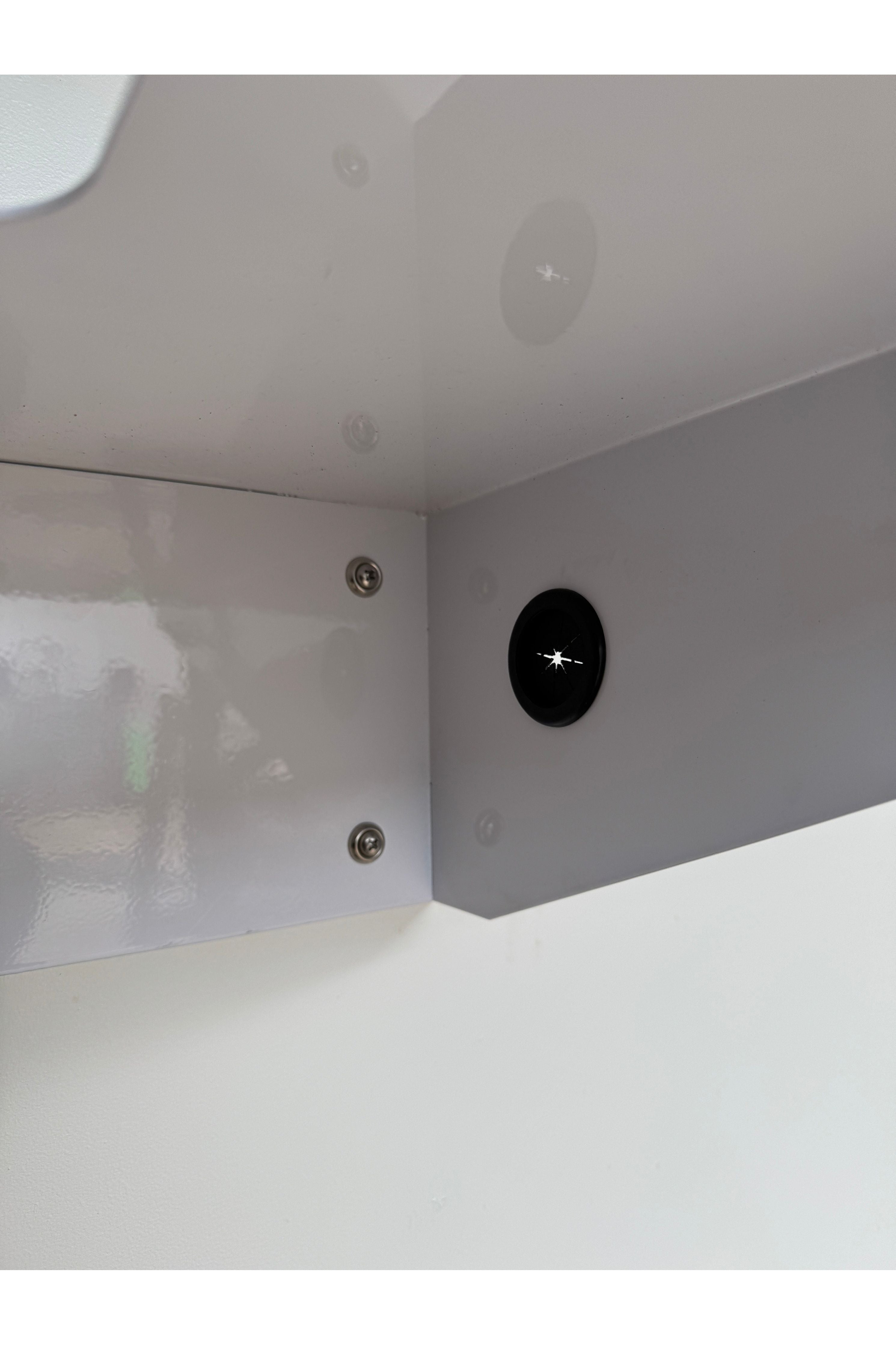 Apache Waveform Turntable Shelf