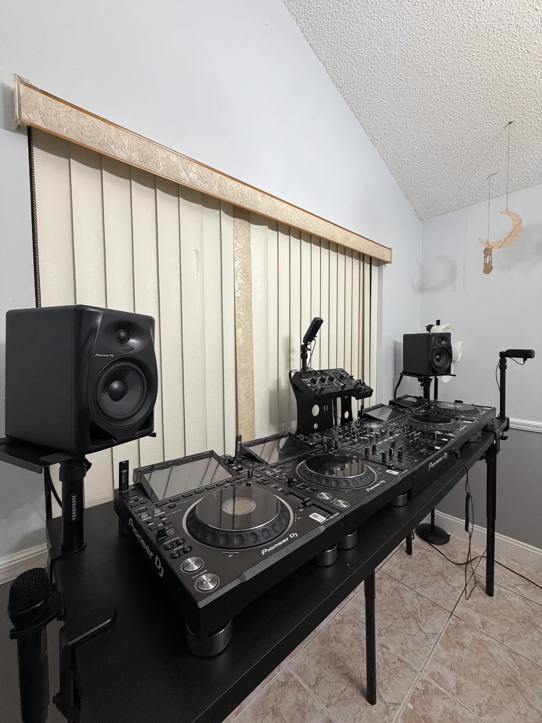 Apache AFX Stand (For Pioneer RMX & FX Units)