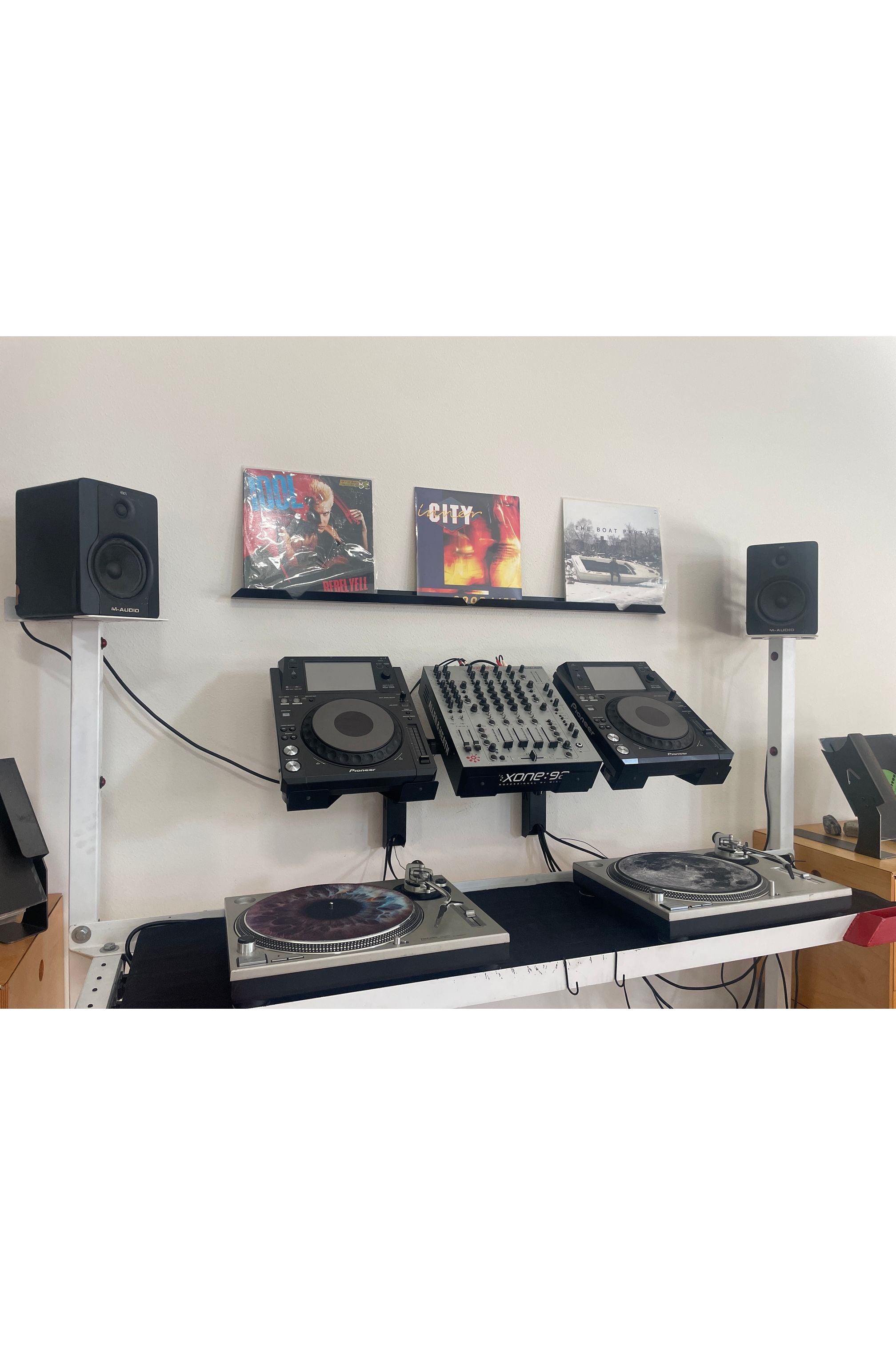 Apache Cantilever Floating DJ Rack