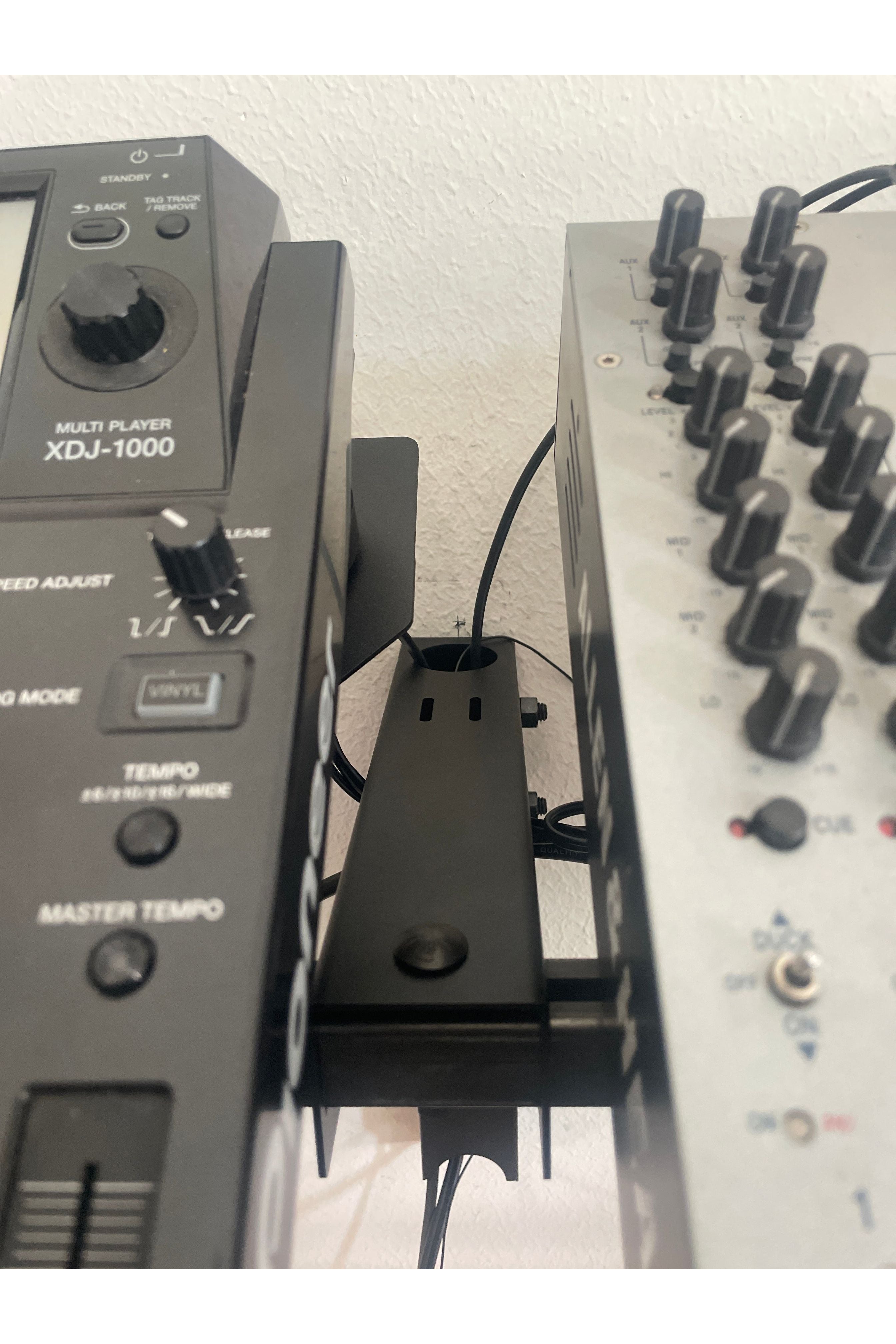 Apache Cantilever Floating DJ Rack