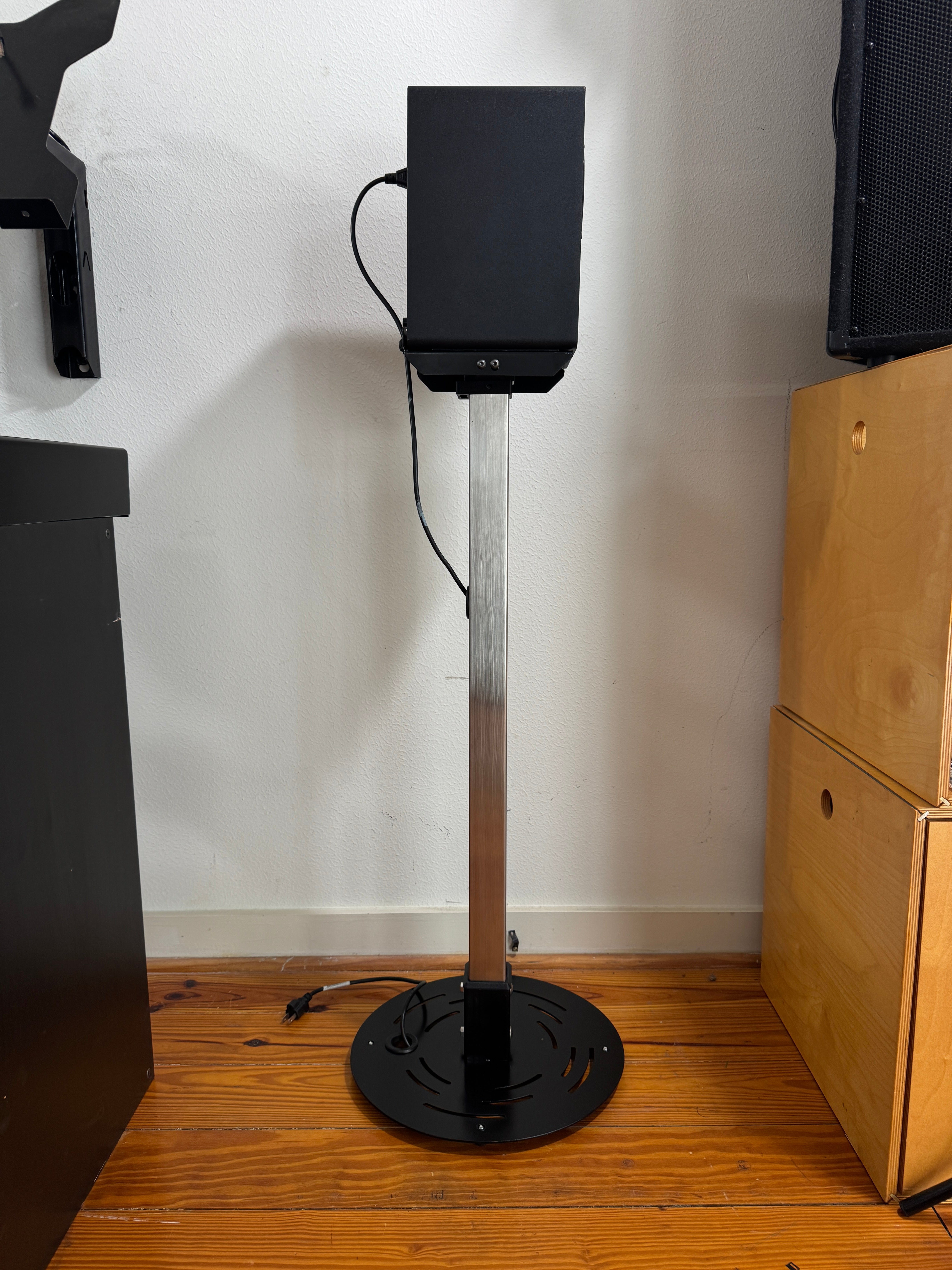 Apache Hammerhead Speaker Stands (Stainless Steel)