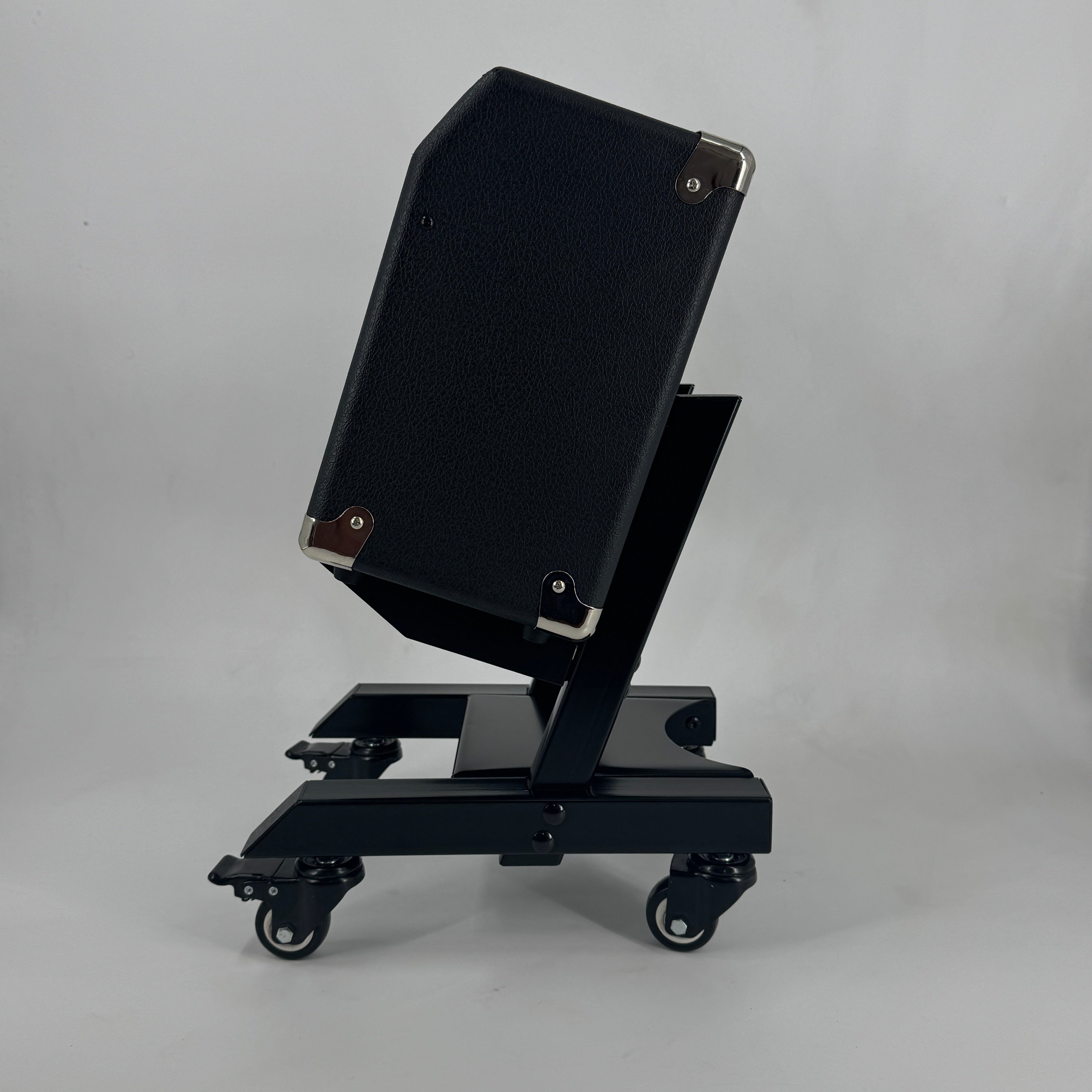Apache Roadie Rolling Amp Stand