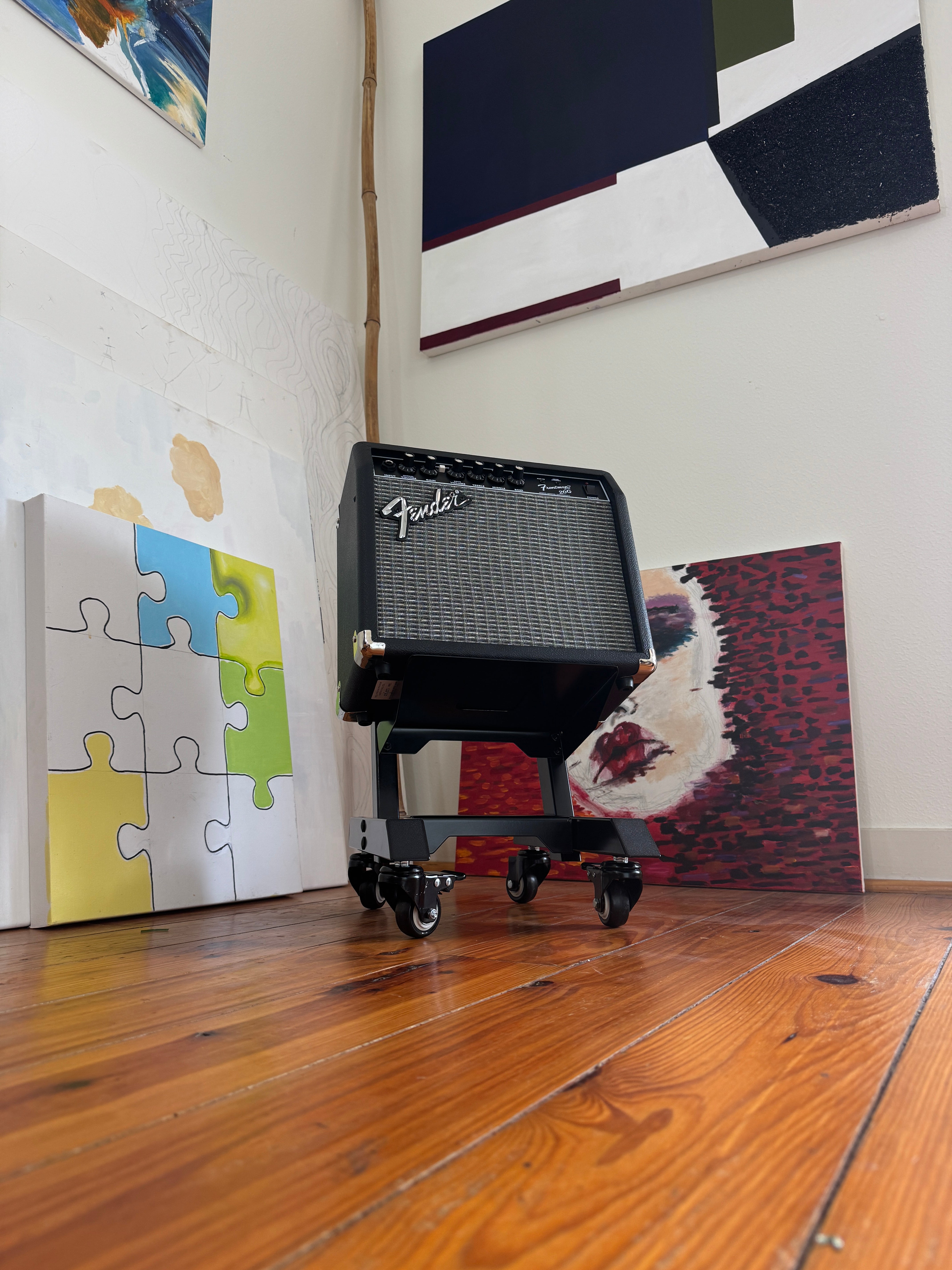 Apache Roadie Rolling Amp Stand