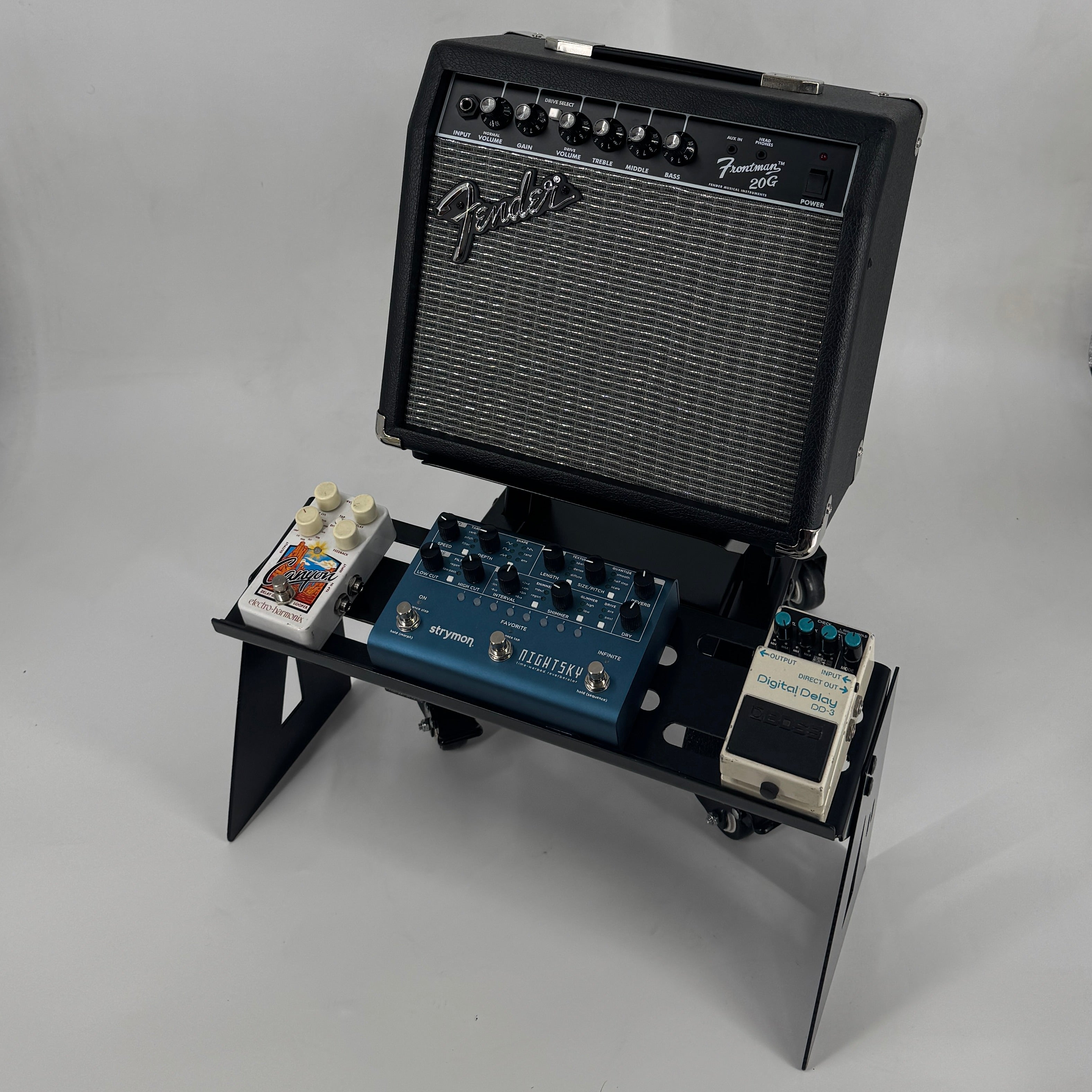 Apache Roadie Rolling Amp Stand