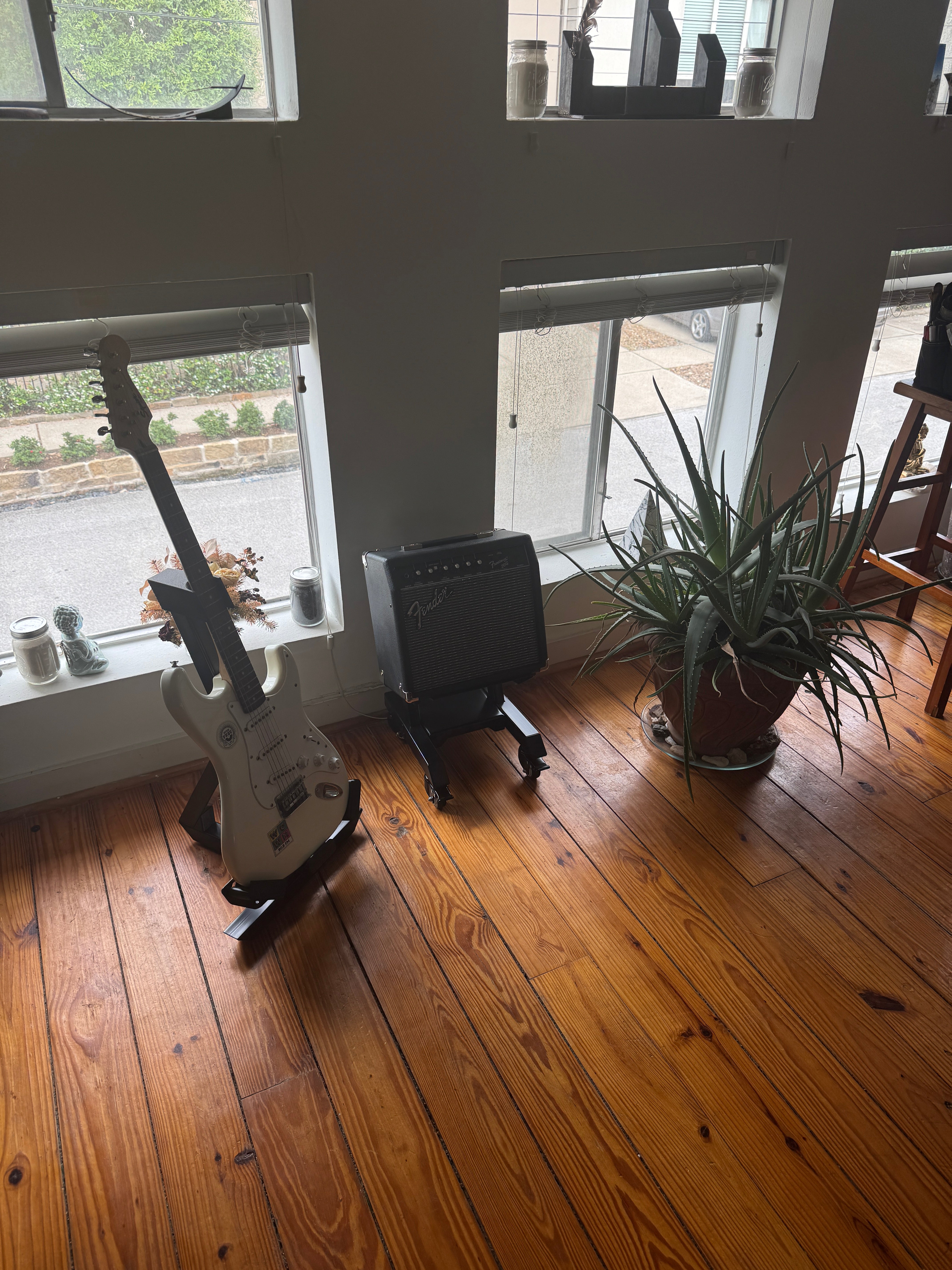 Apache G1 Guitar Stand