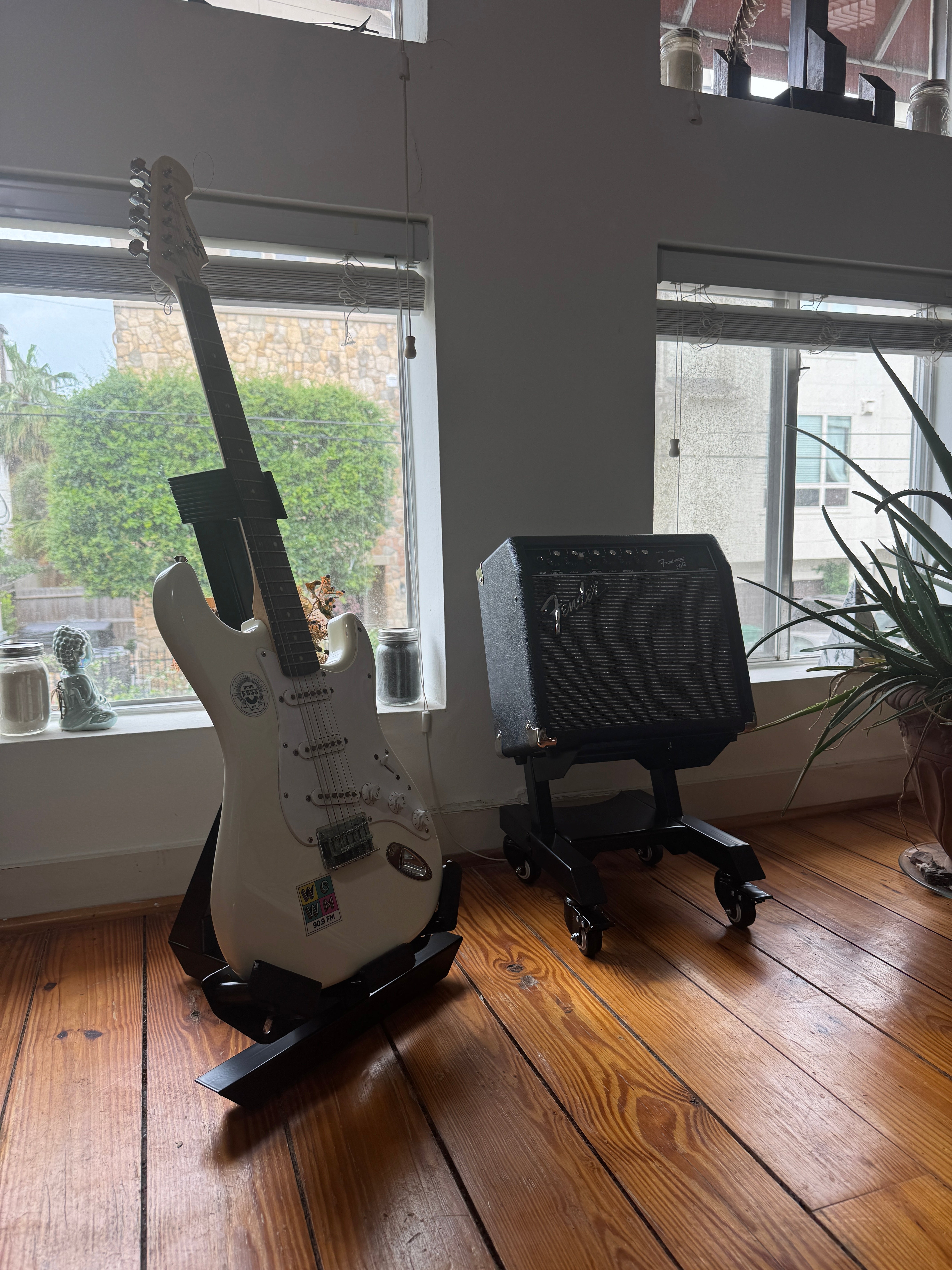 Apache G1 Guitar Stand