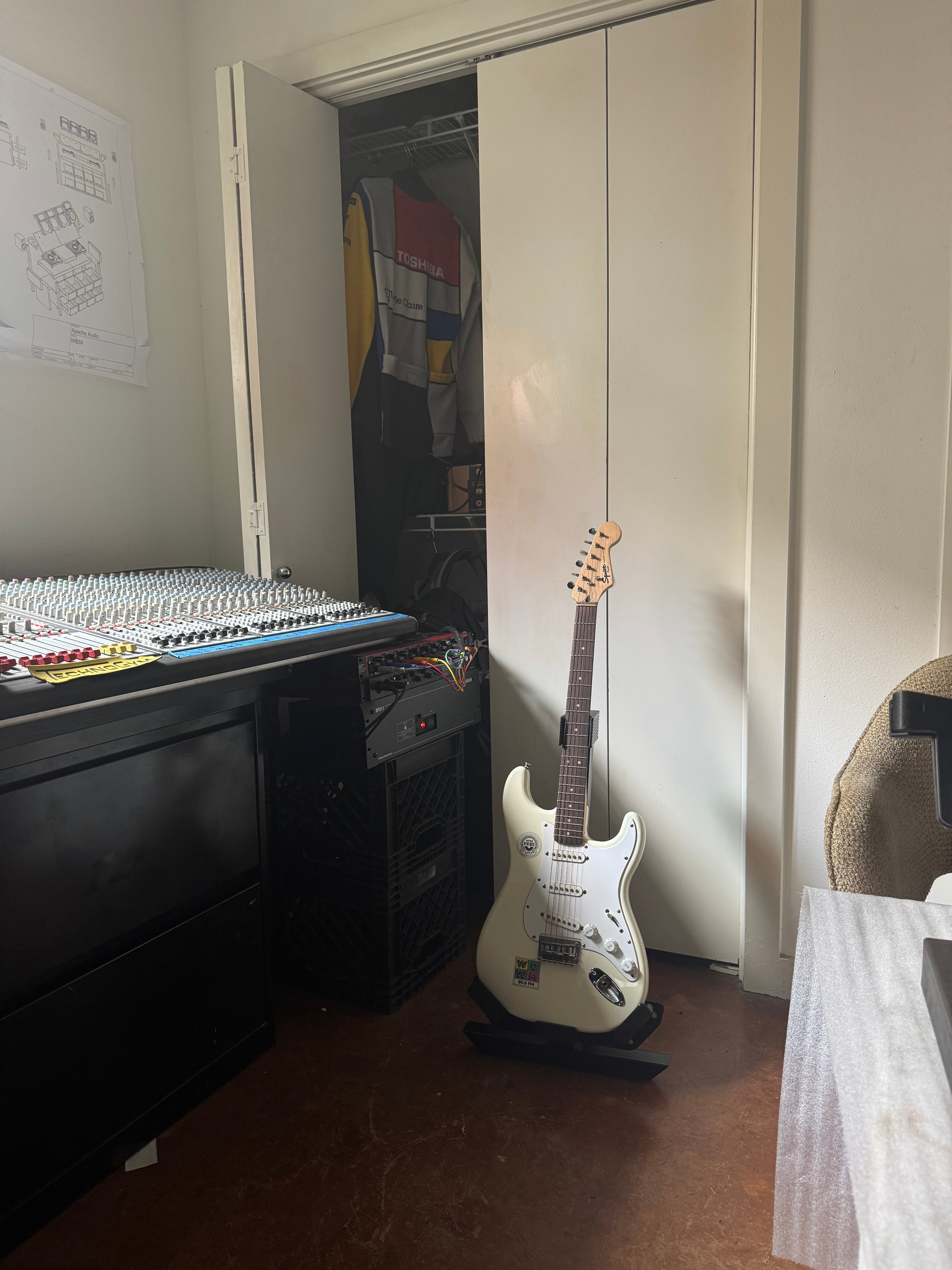 Apache G1 Guitar Stand