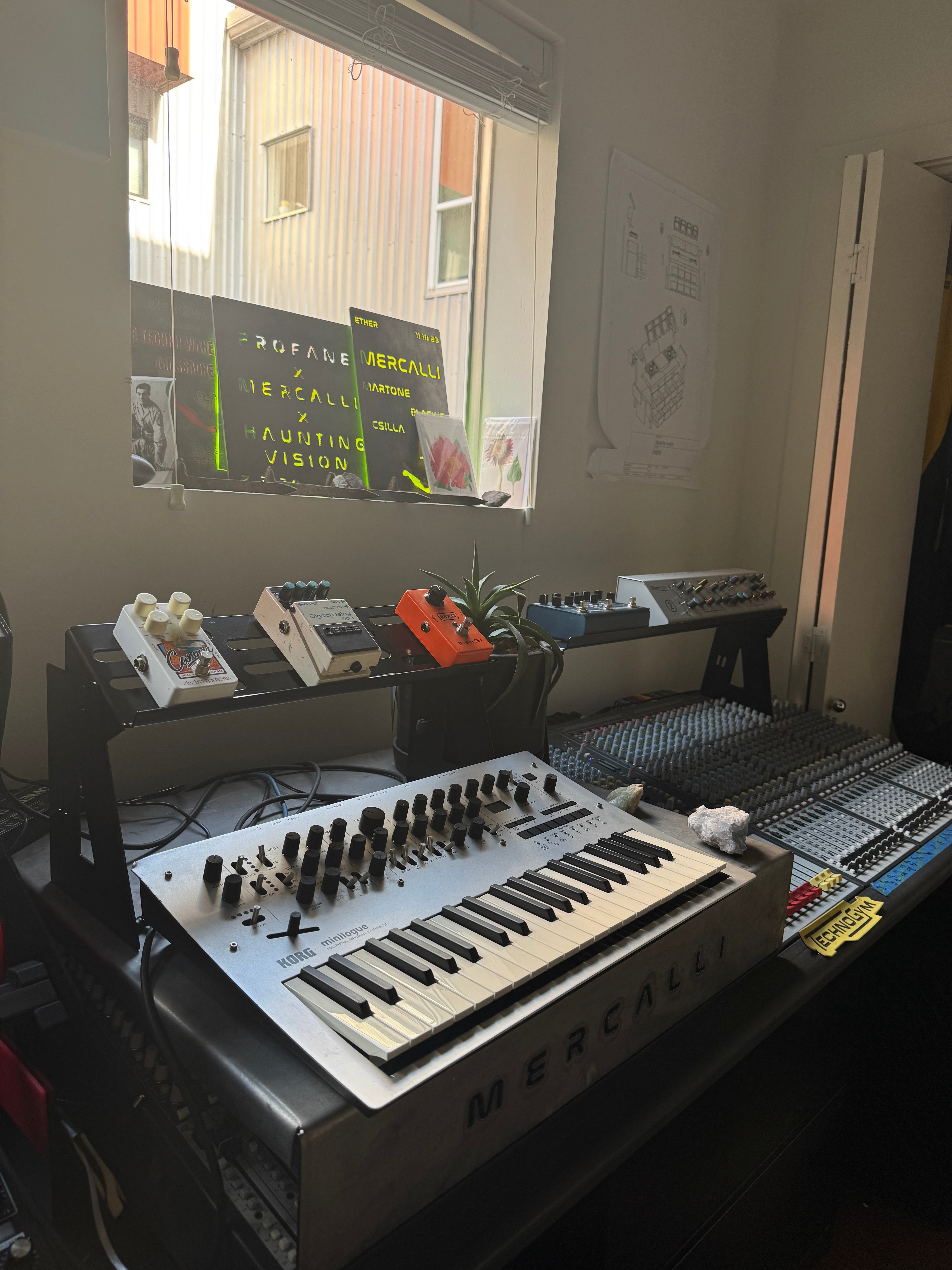 OFX Rotating Guitar Pedal Rack