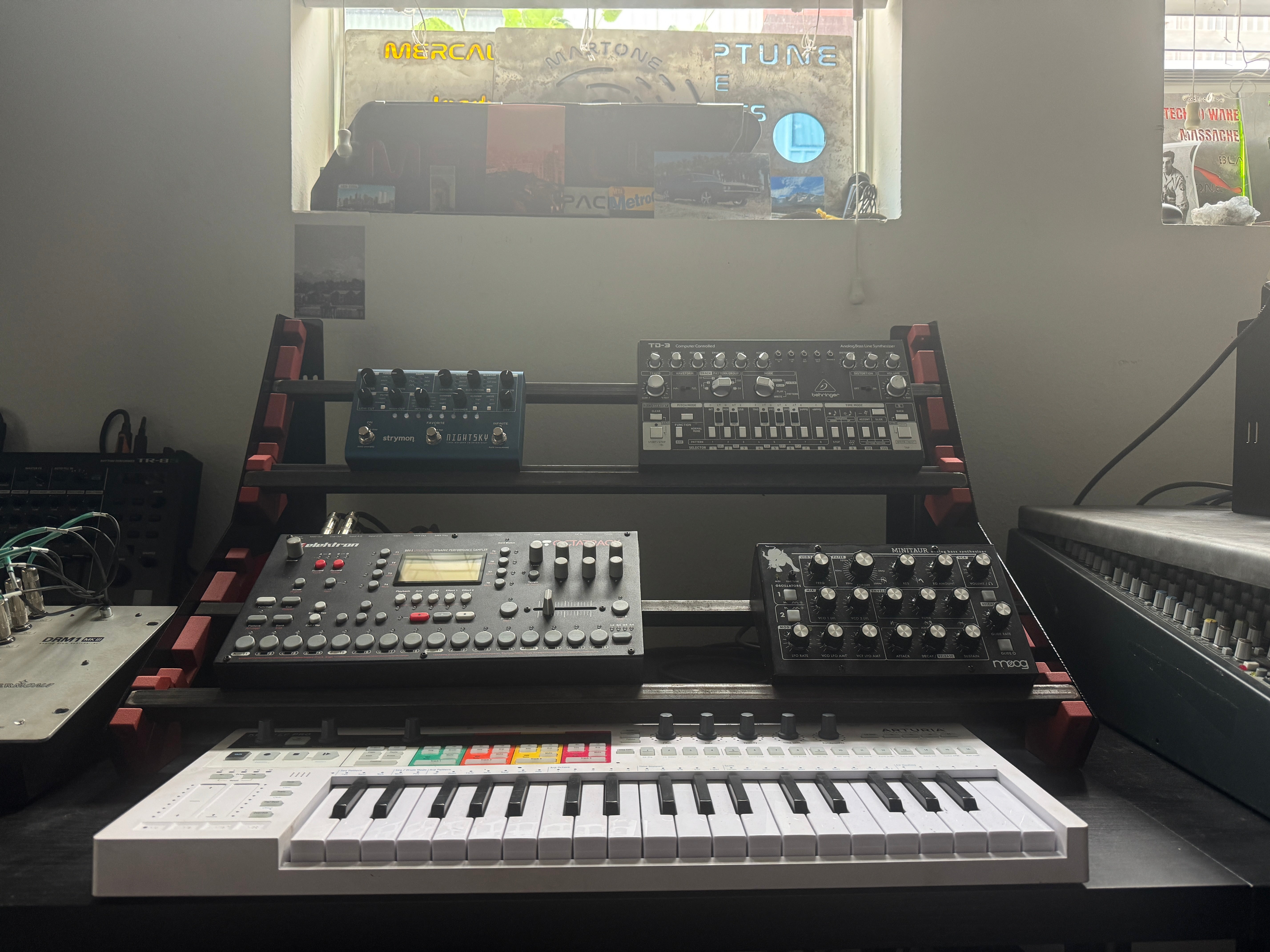 Apache Boomerang 2-Tier Synthesizer Rack