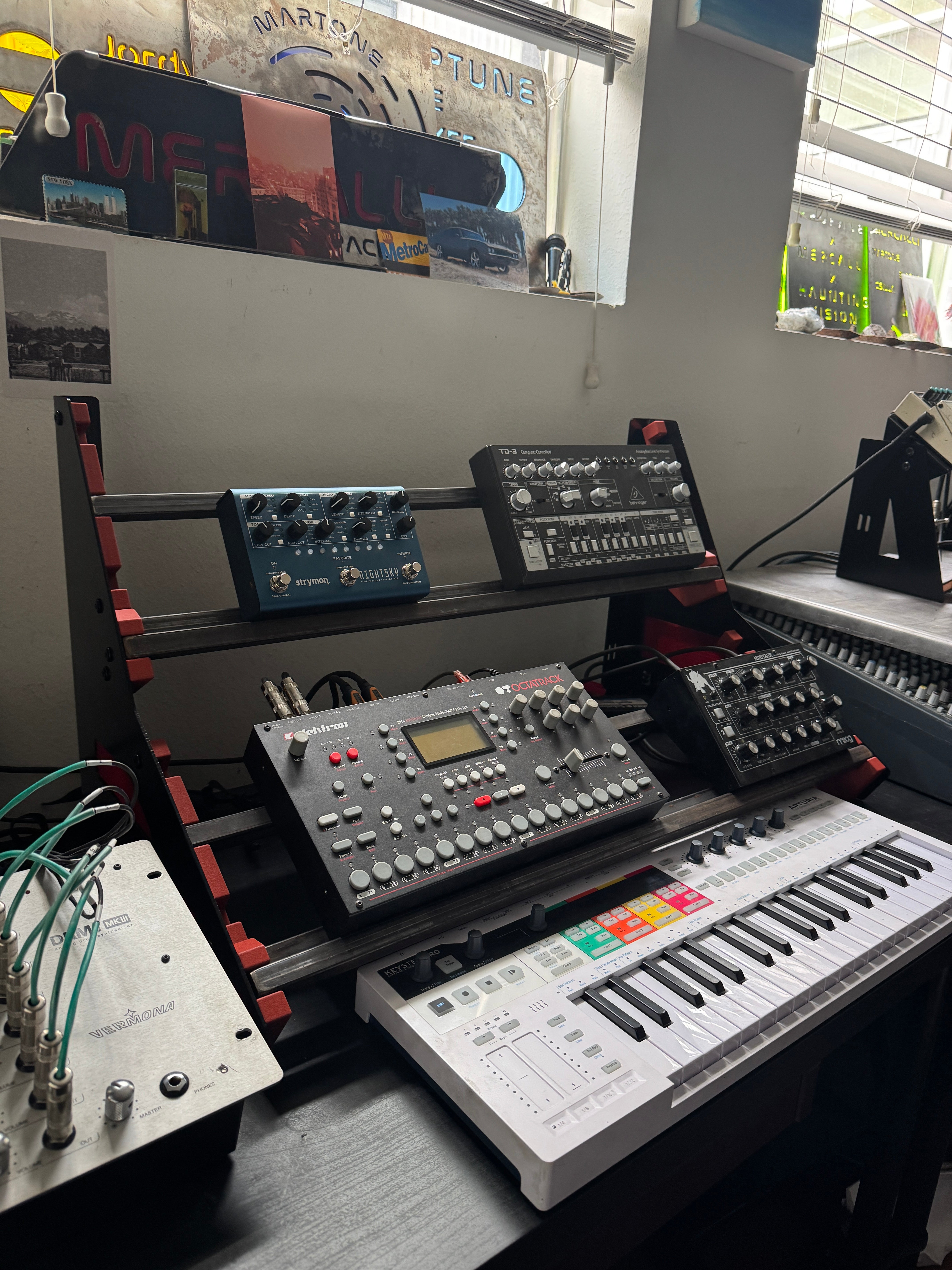 Apache Boomerang 2-Tier Synthesizer Rack