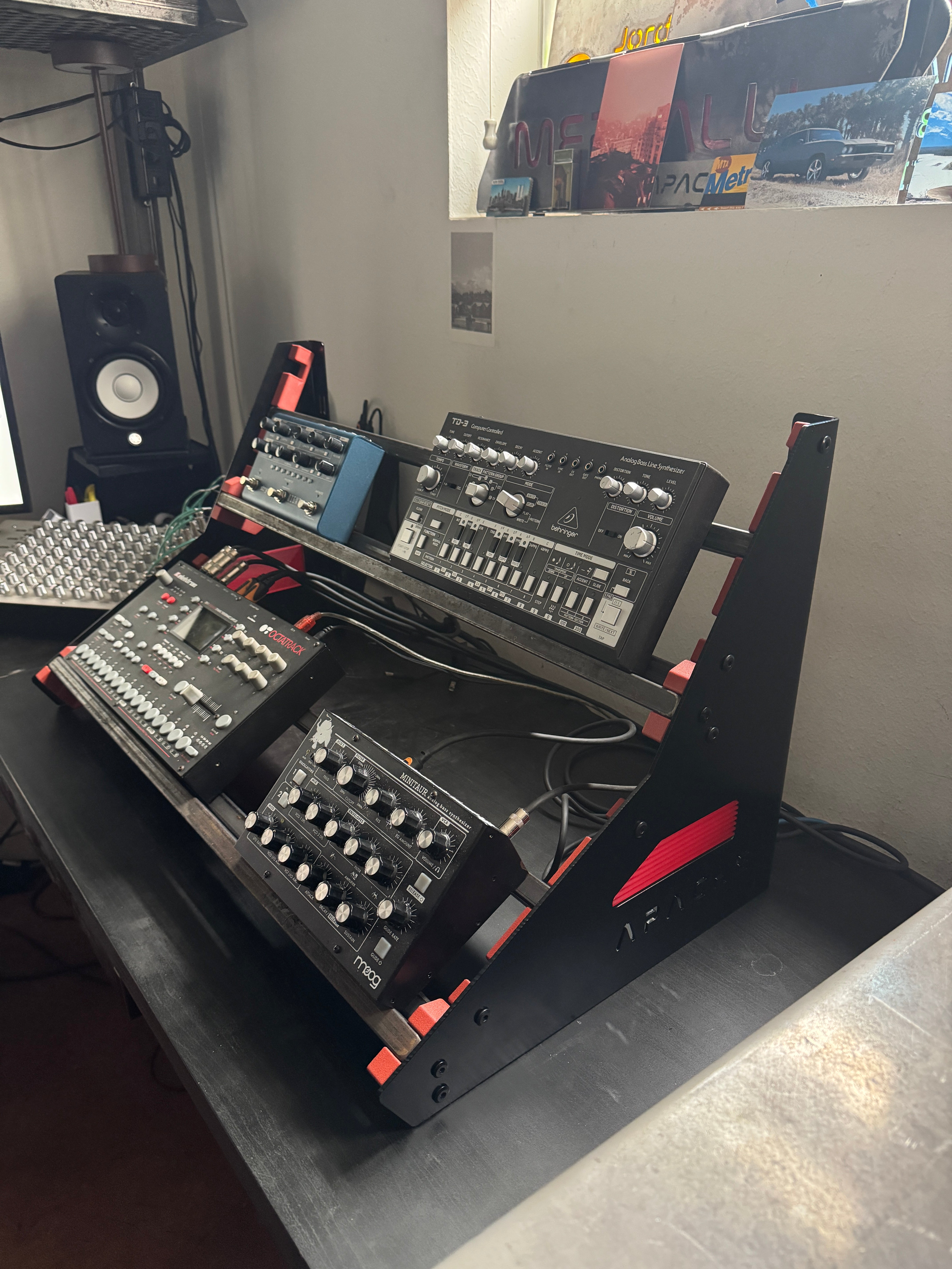 Apache Boomerang 2-Tier Synthesizer Rack