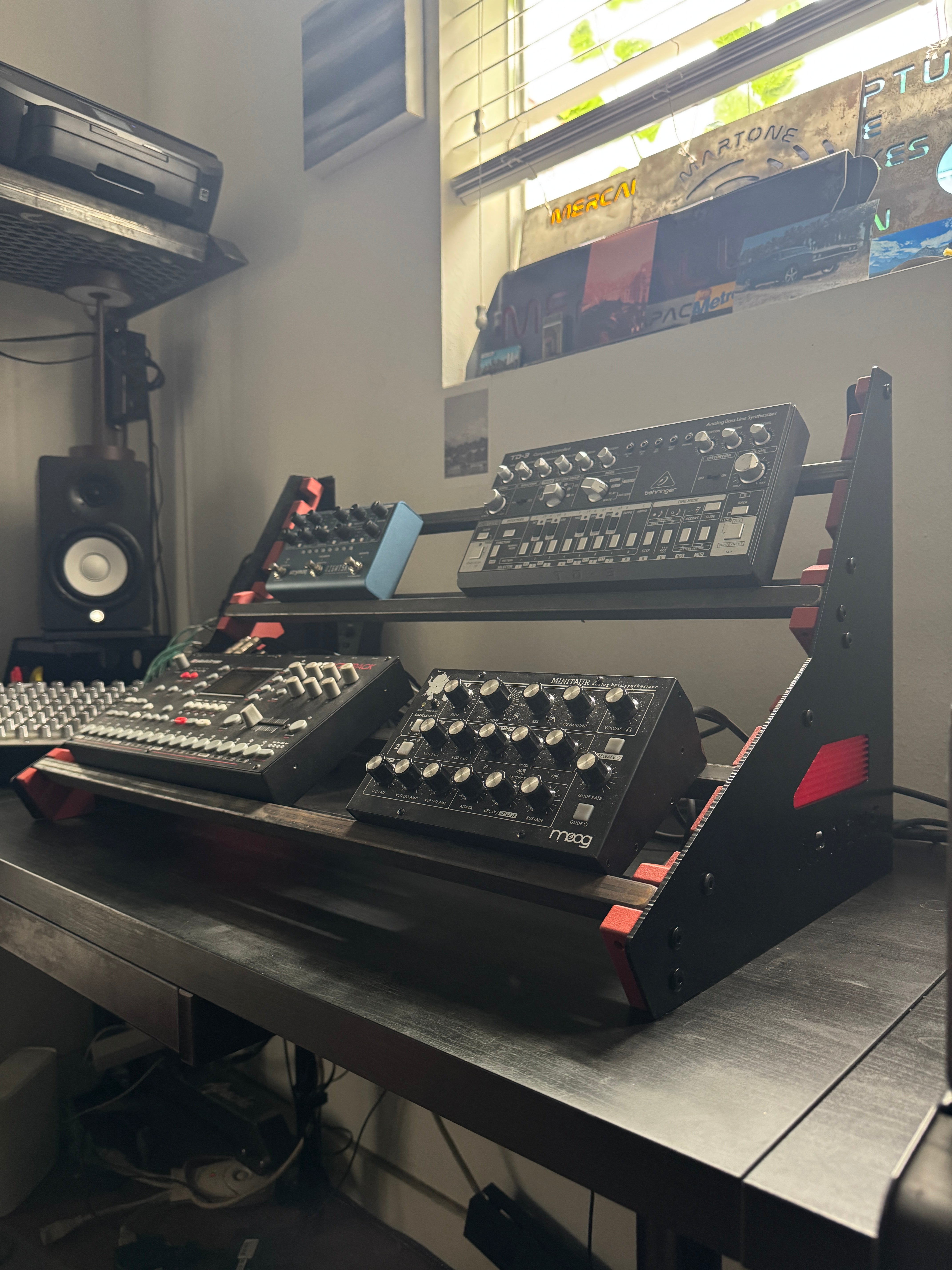 Apache Boomerang 2-Tier Synthesizer Rack