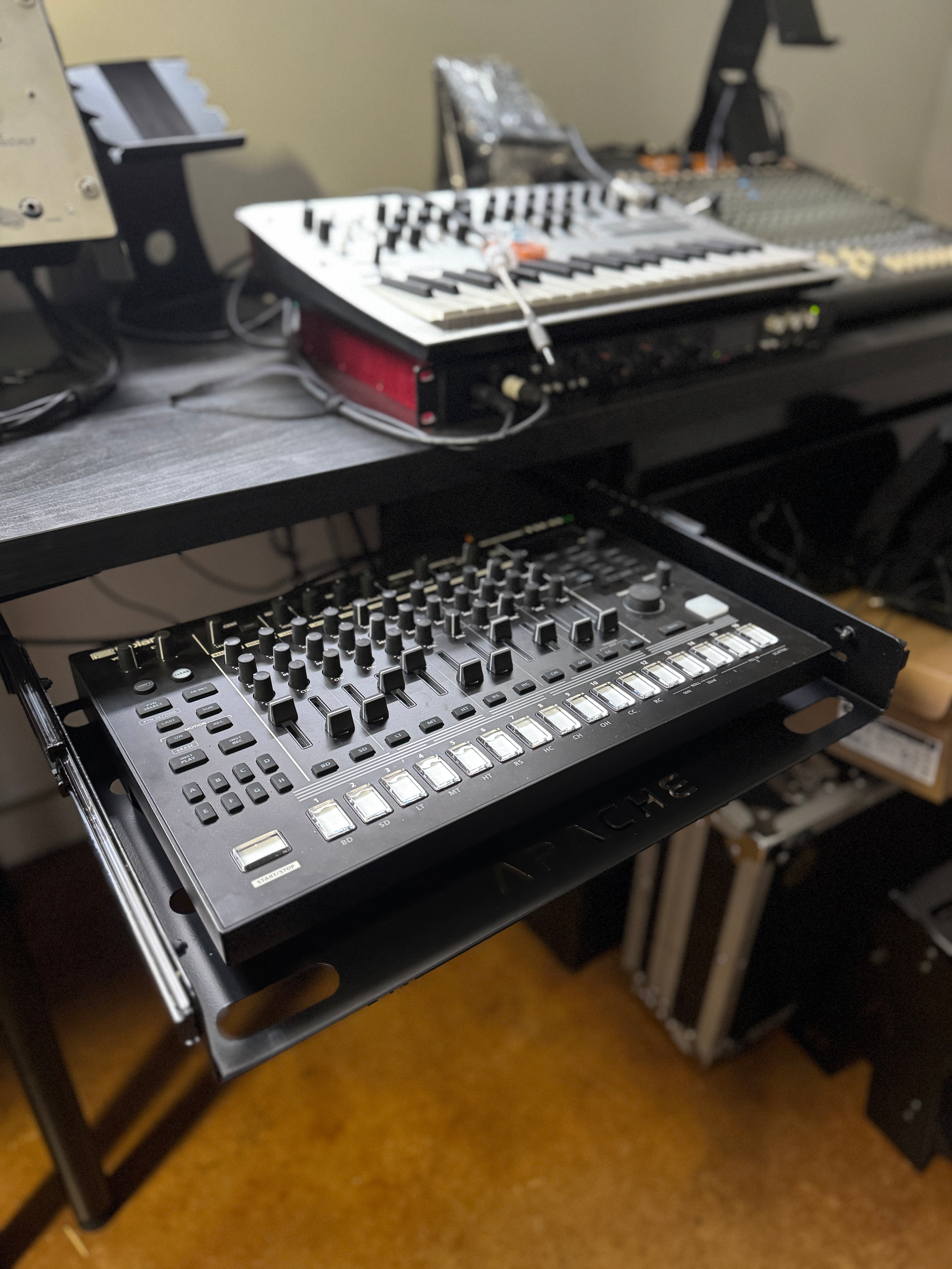 Apache Lowpass Slide-Out Tray