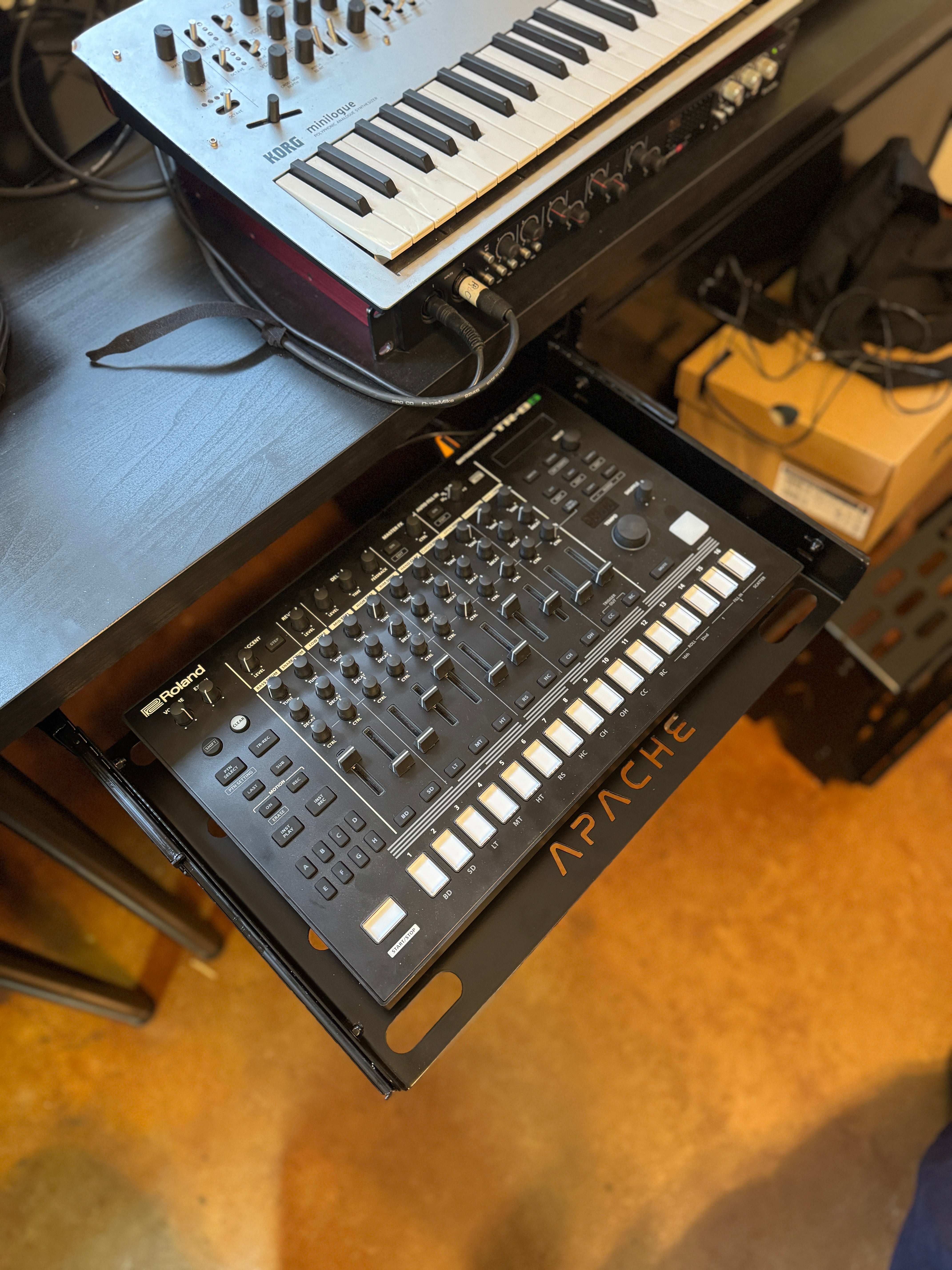 Apache Lowpass Slide-Out Tray