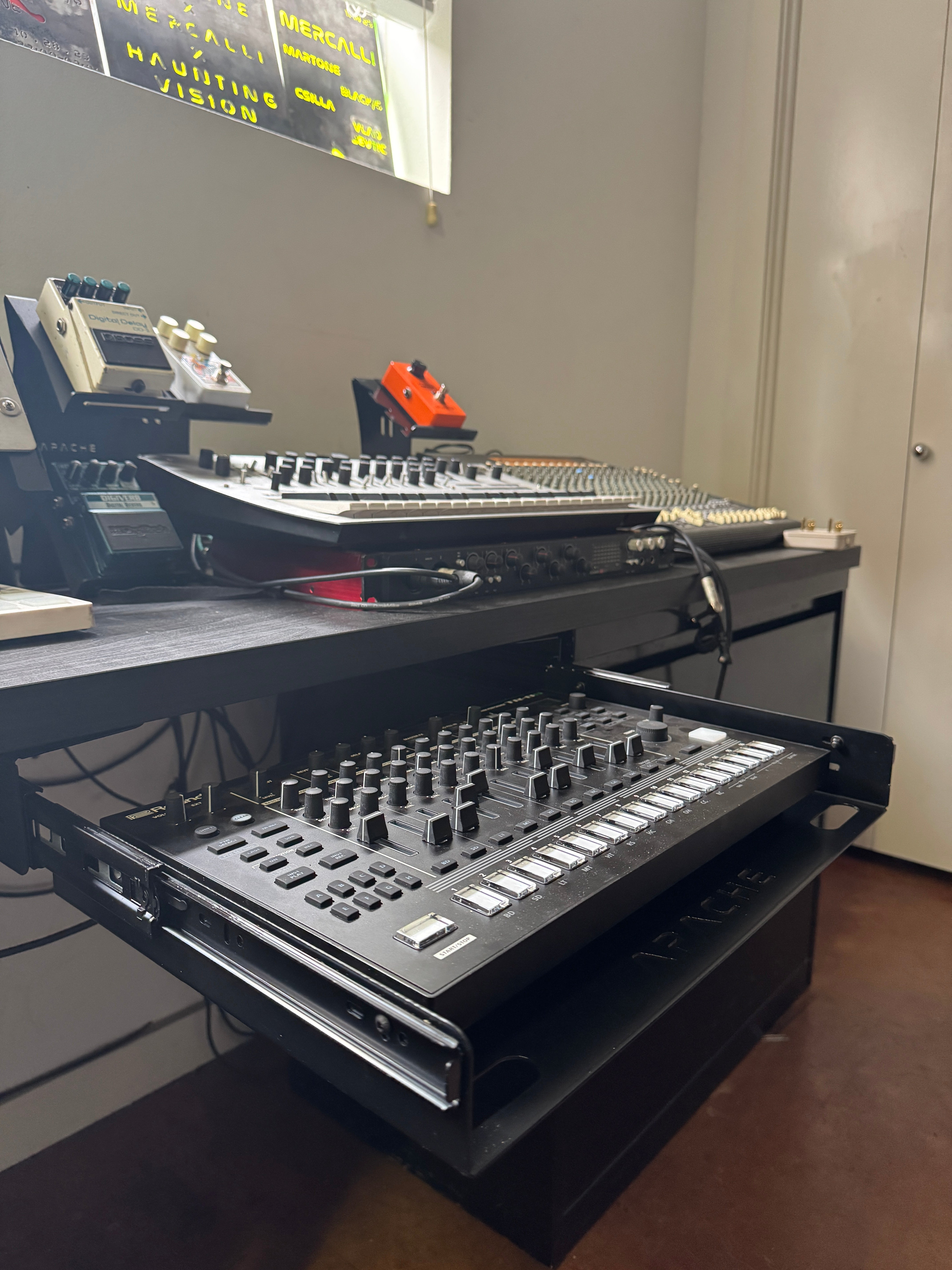 Apache Lowpass Slide-Out Tray