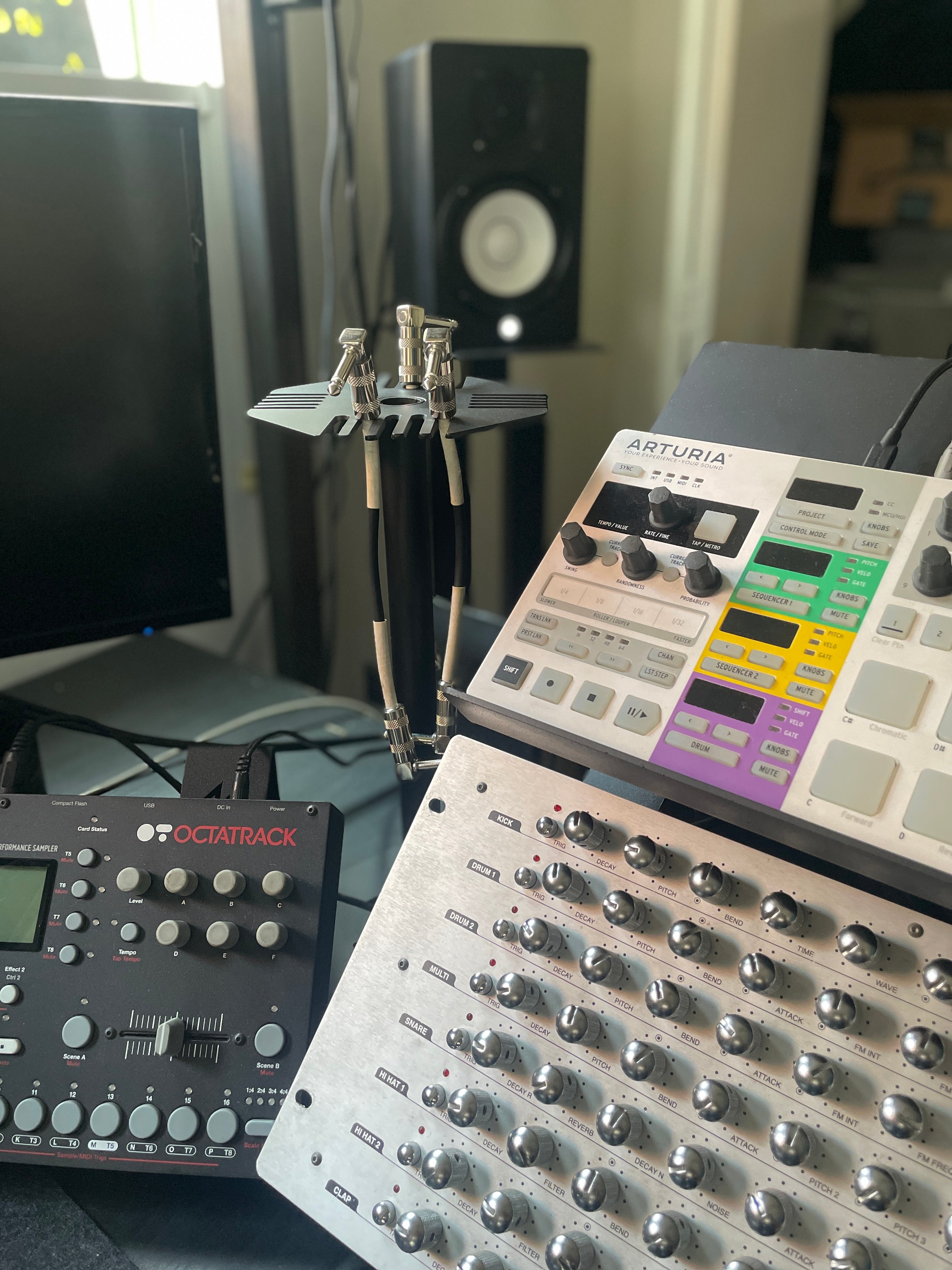 Apache Discus Desktop Cable Organizer