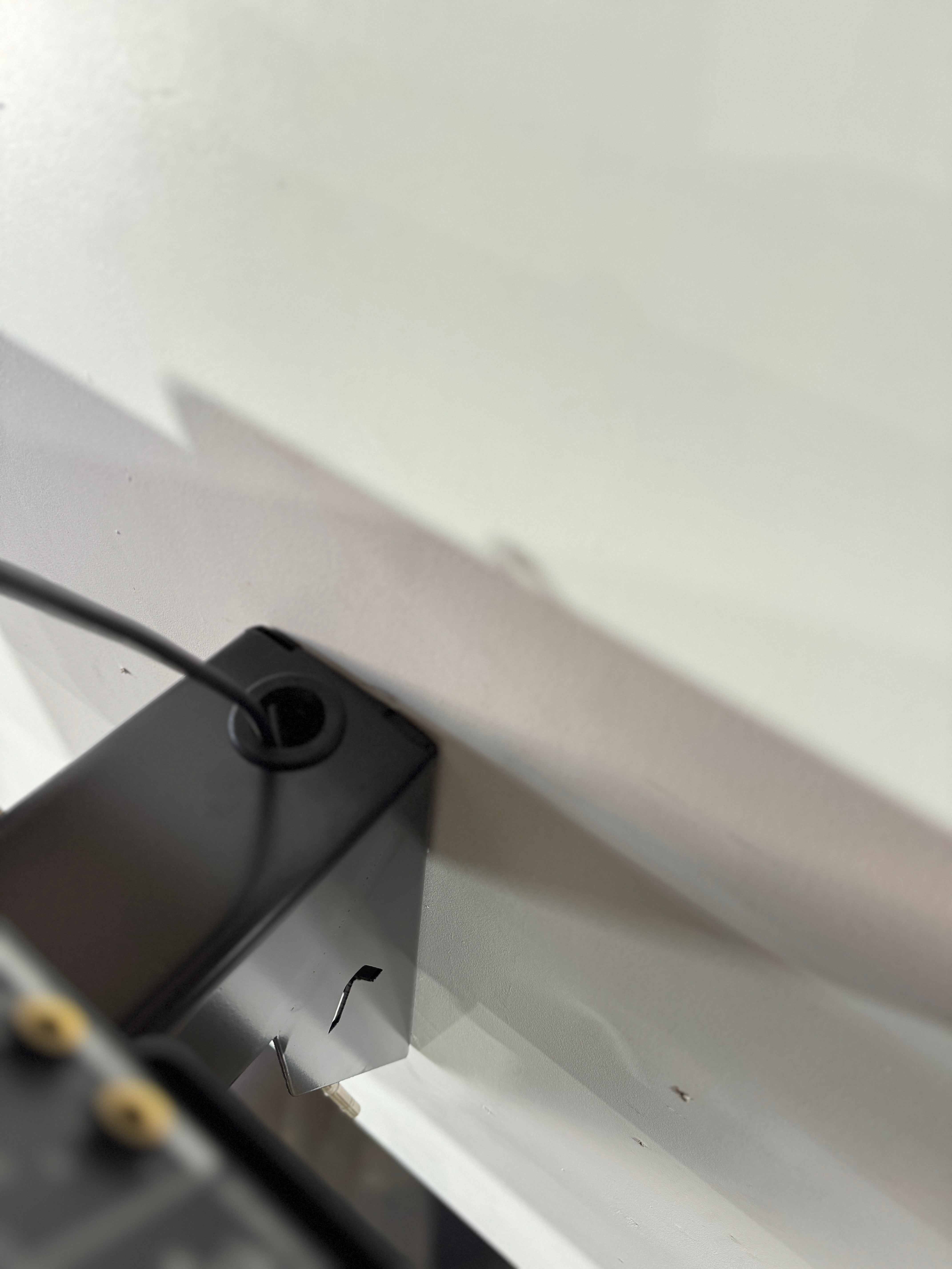 Apache Cliffhanger Controller Rack