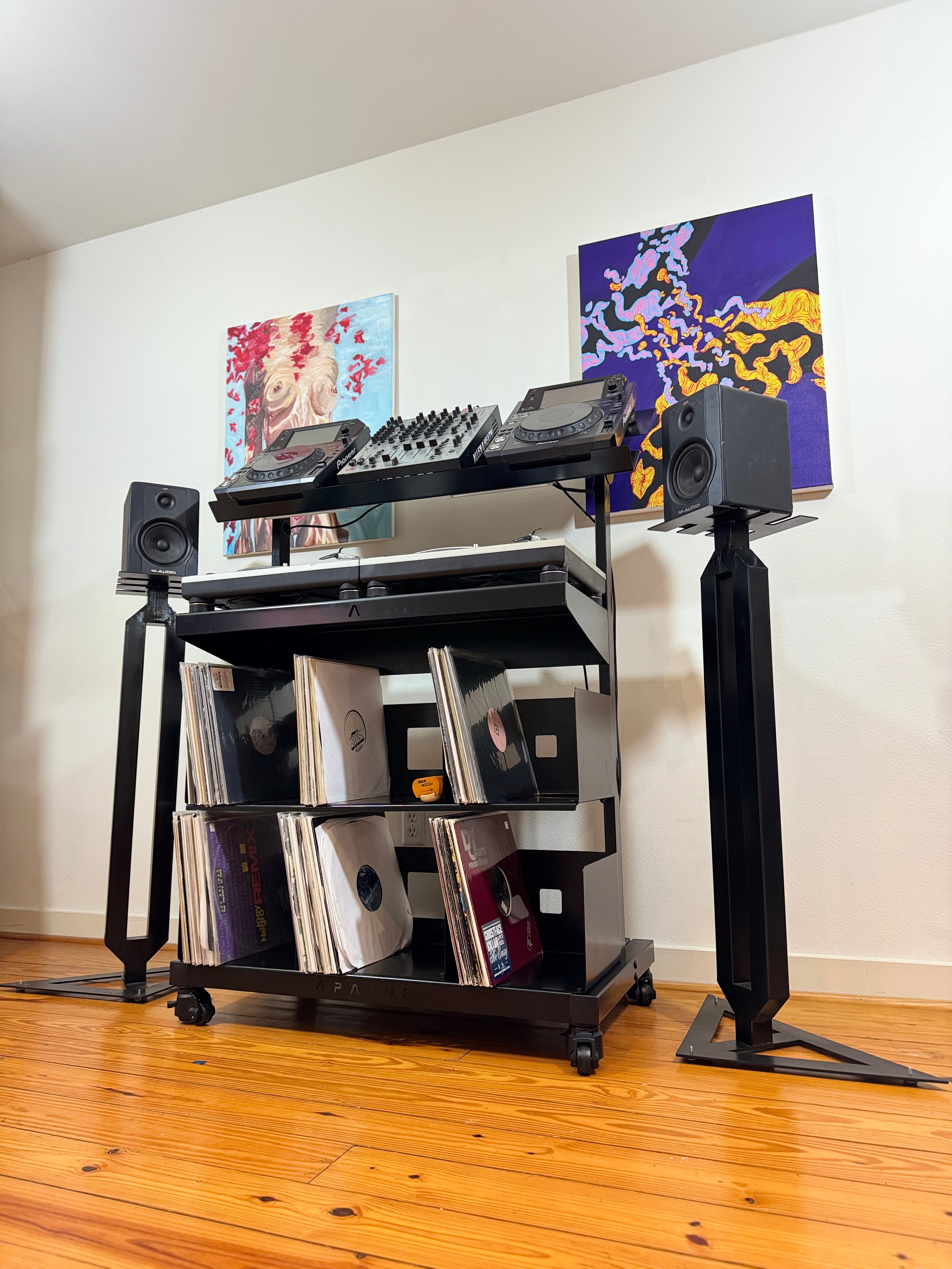 Apache Banhof DJ Workstation