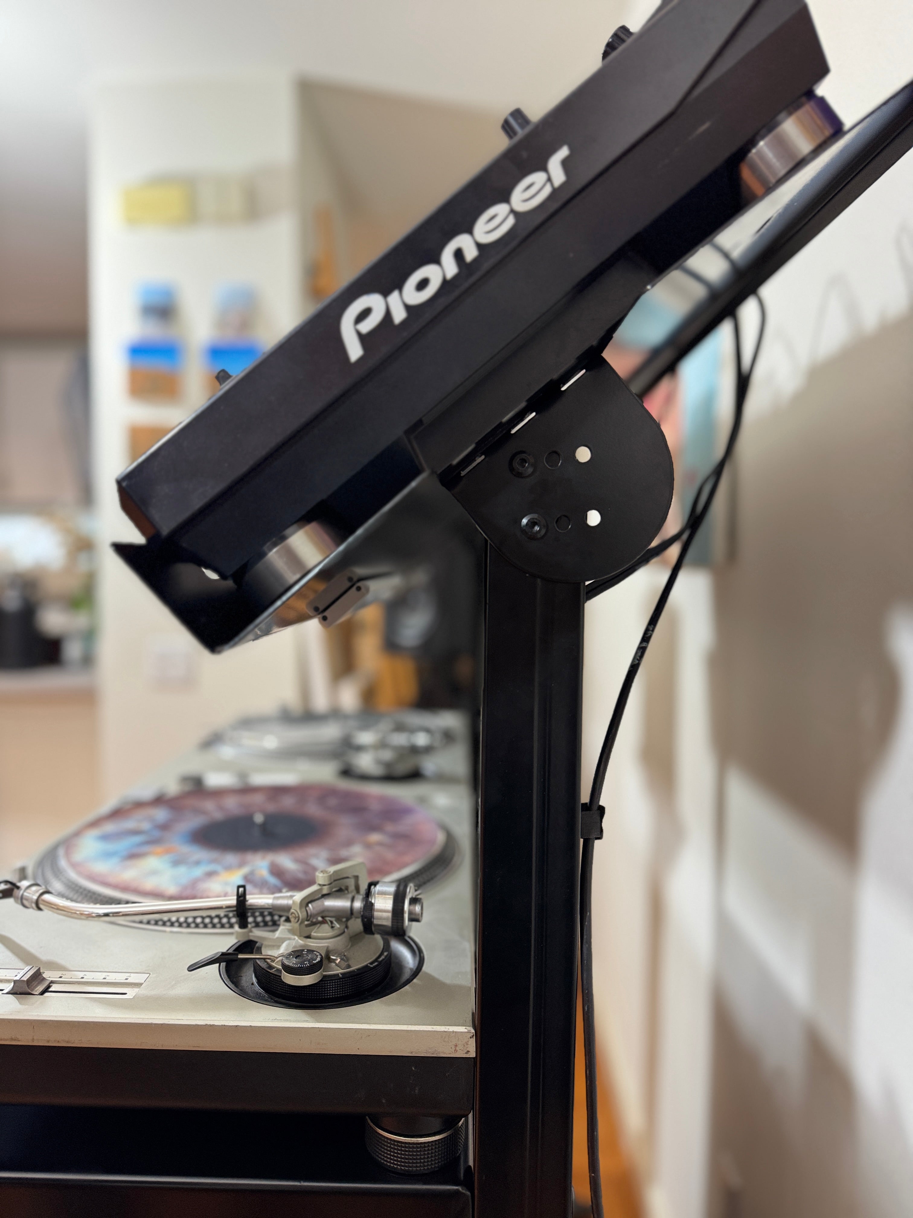 Apache Banhof DJ Workstation