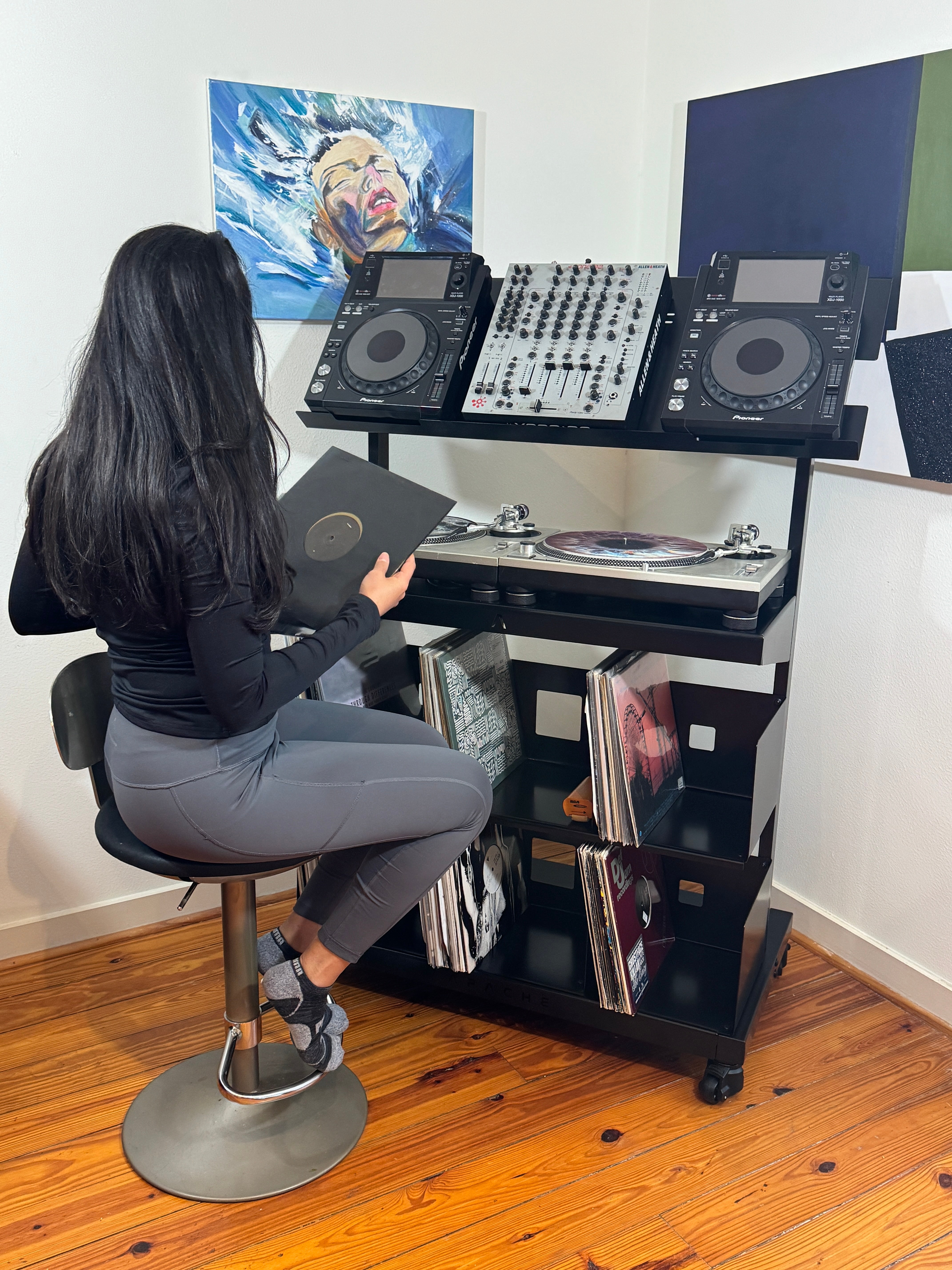 Apache Banhof DJ Workstation