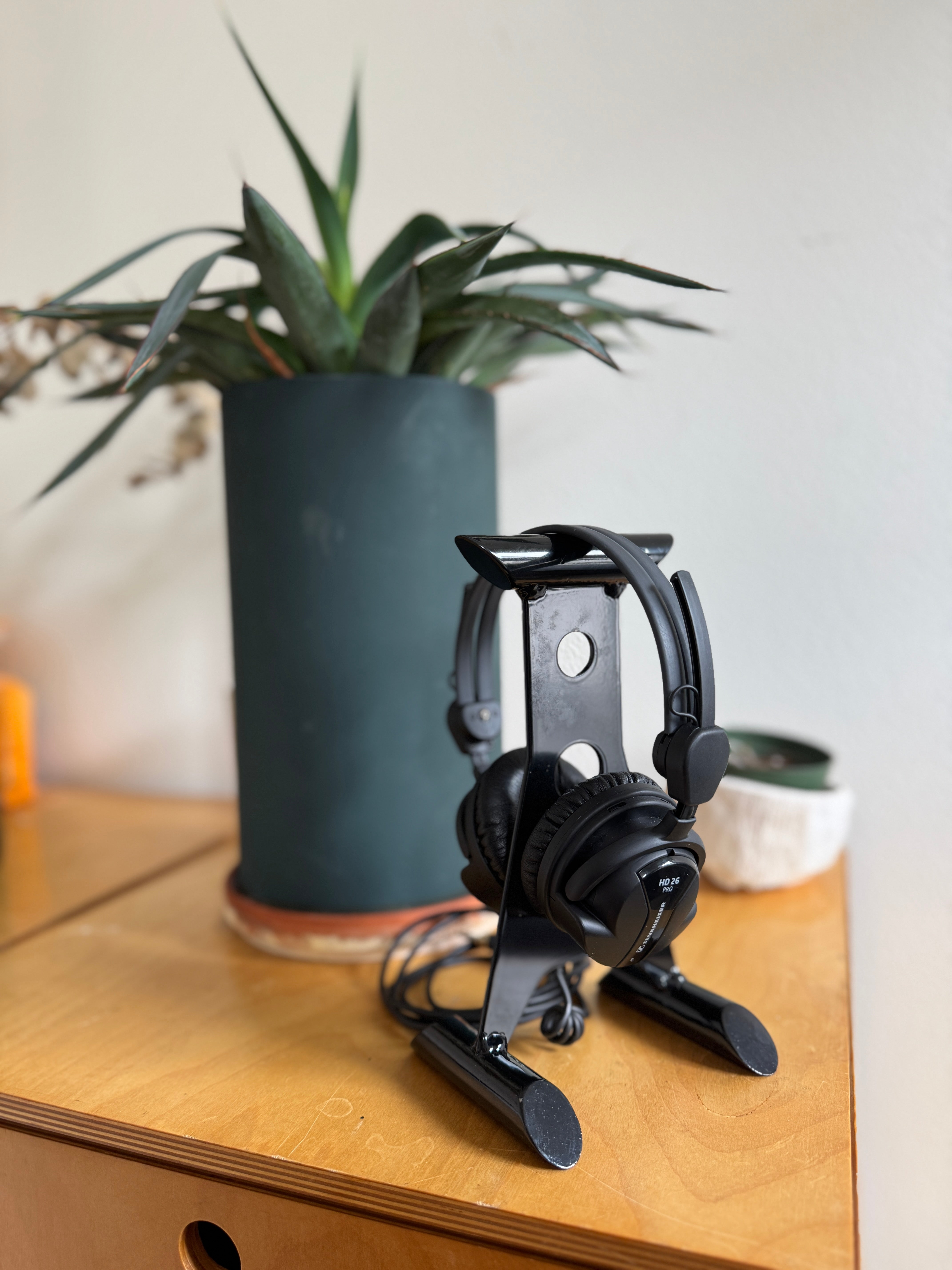 Apache Derrick Headphone Stand