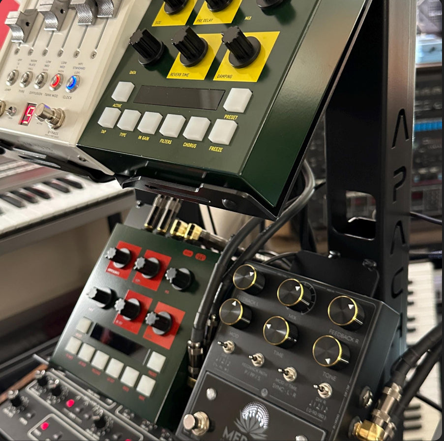 Apache Duplex Two-Level Synth Stand