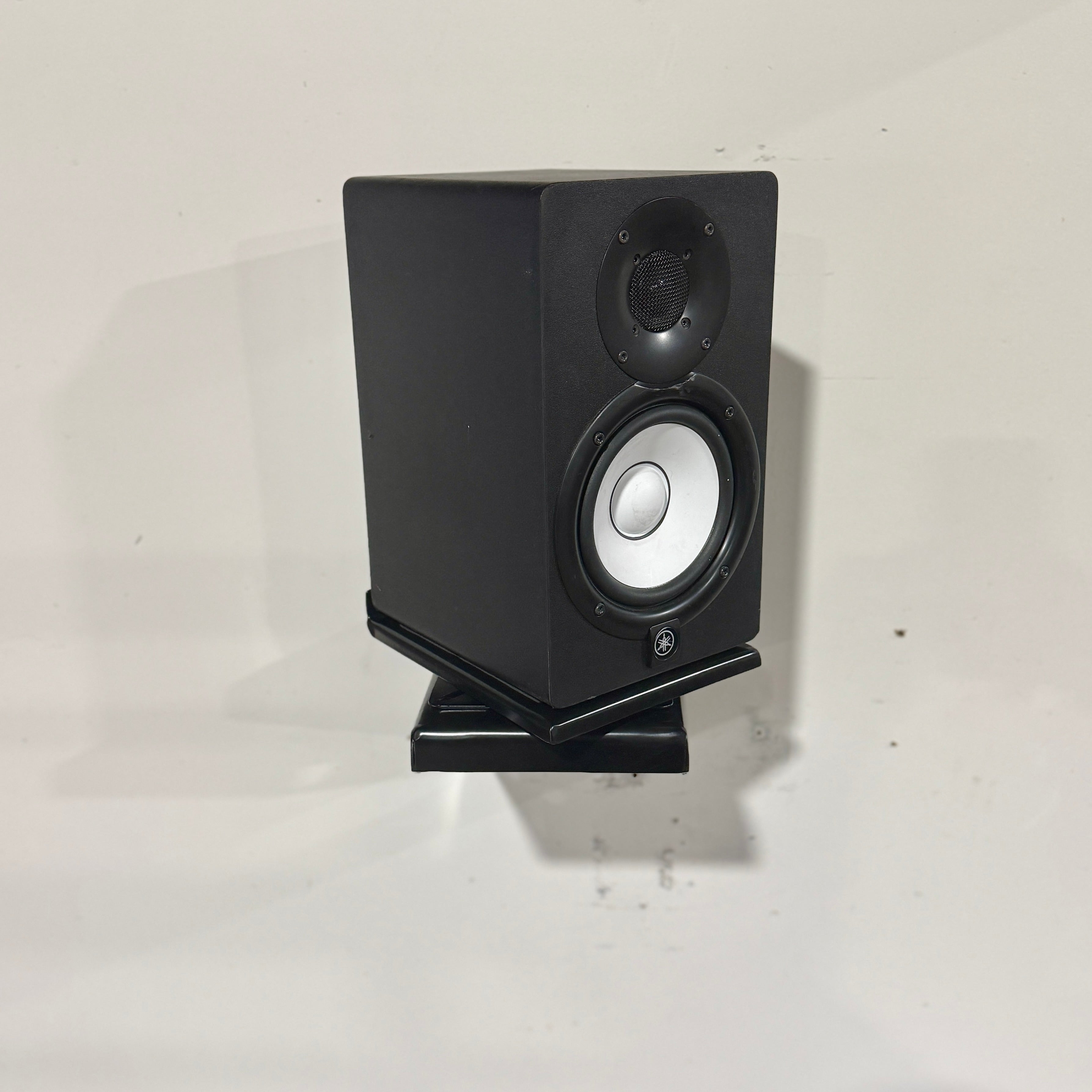 Apache Chassis Rotating Speaker Wallmount