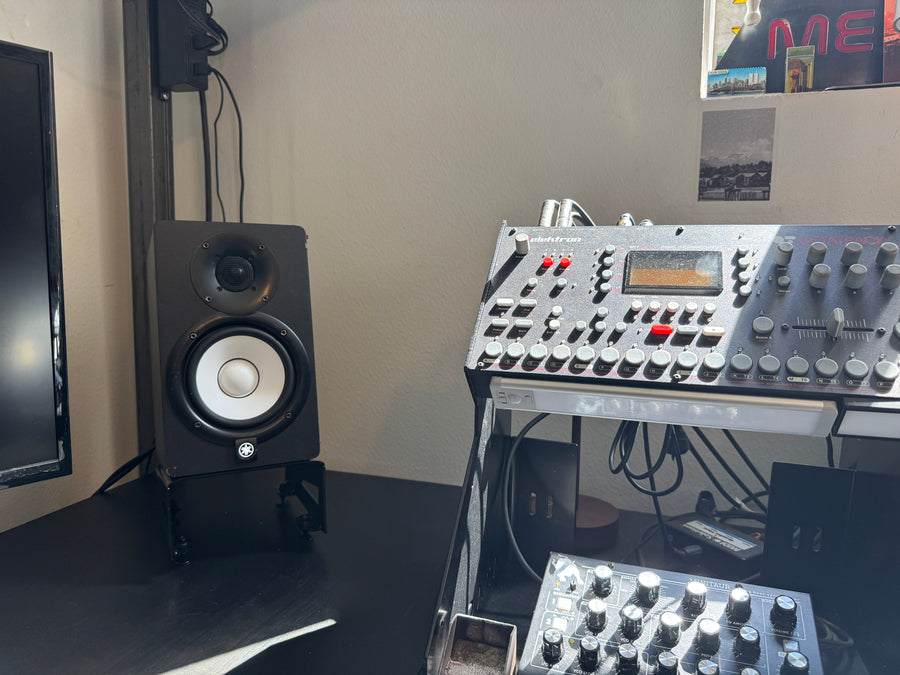 Apache Manta Desktop Speaker Stands