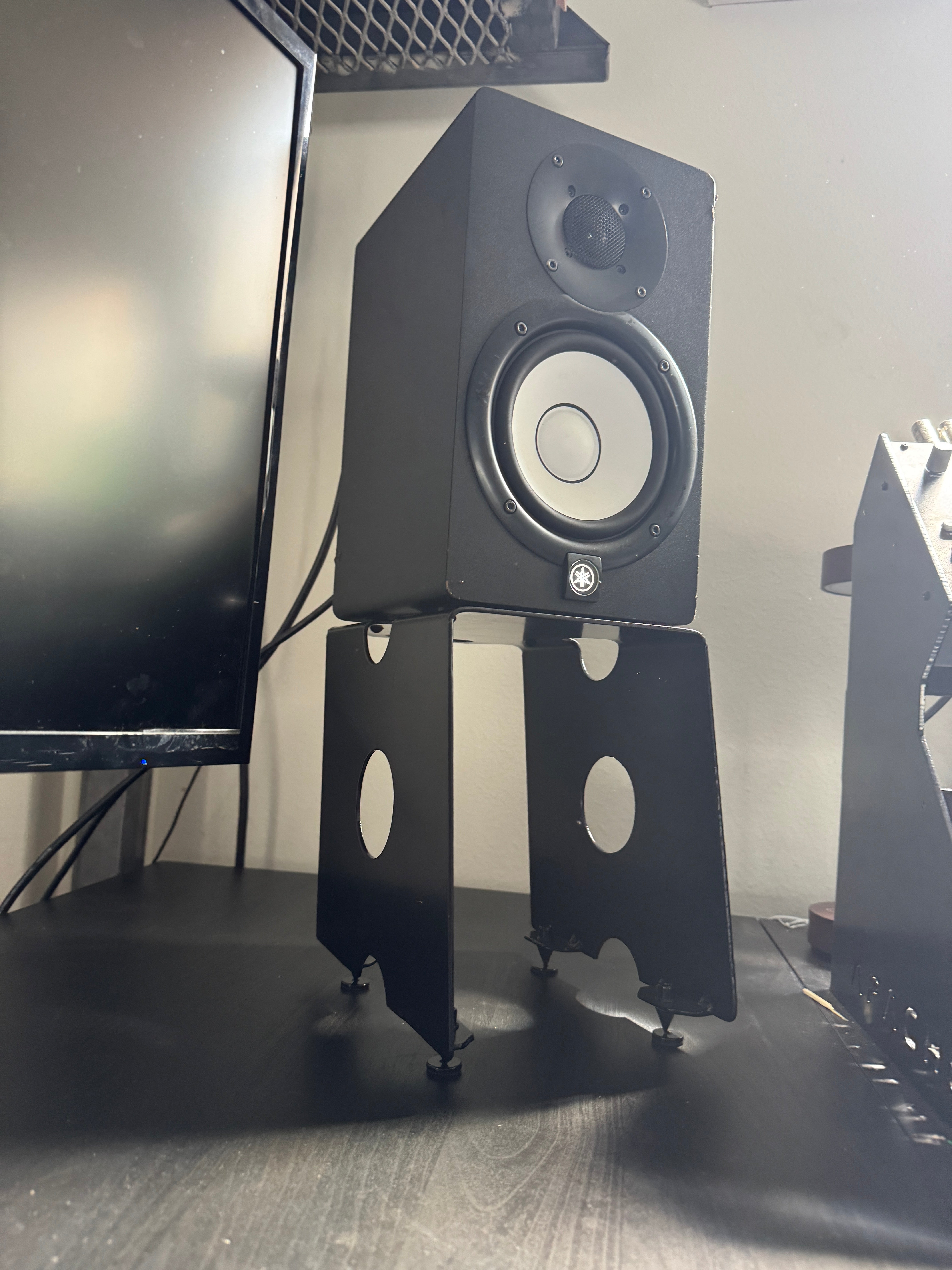 Apache Underpass Desktop Speaker Stands