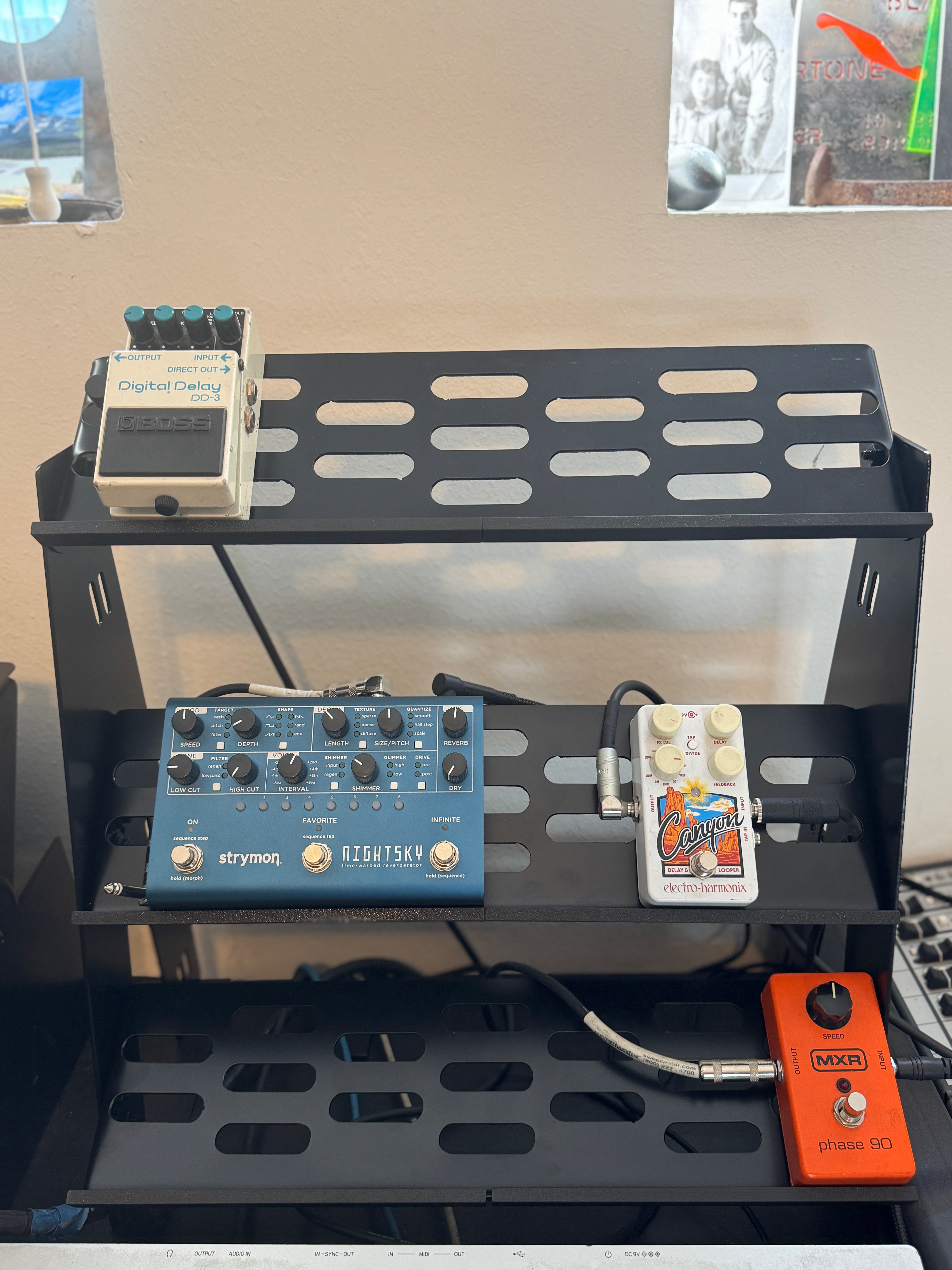 Apache PFX 3-Tier Desktop Pedal Rack