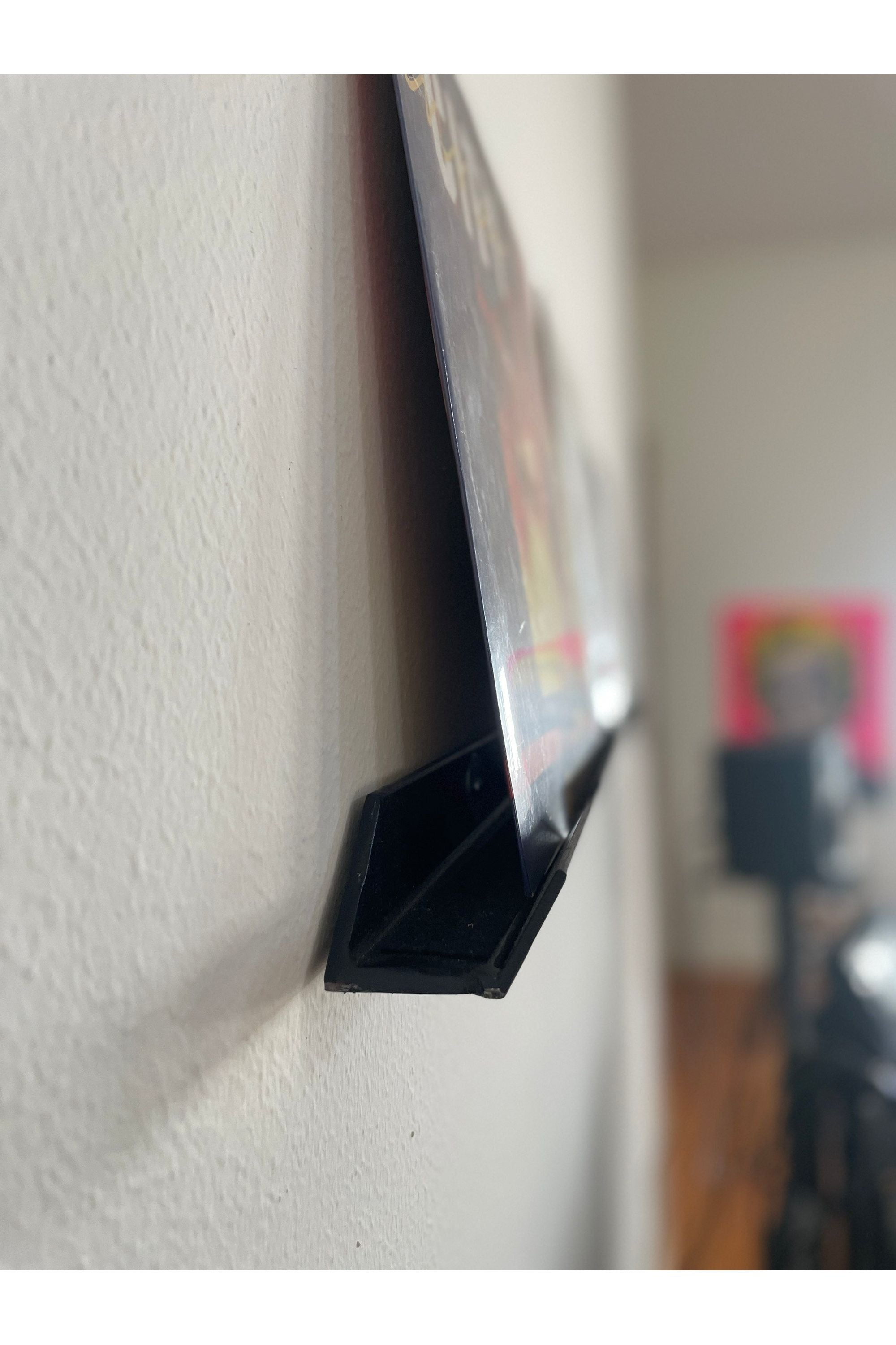 Apache Latitude Floating Record Shelf