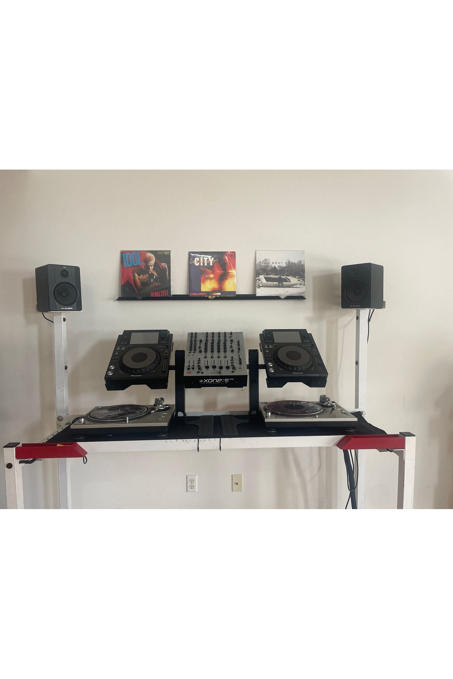 Apache Latitude Floating Record Shelf