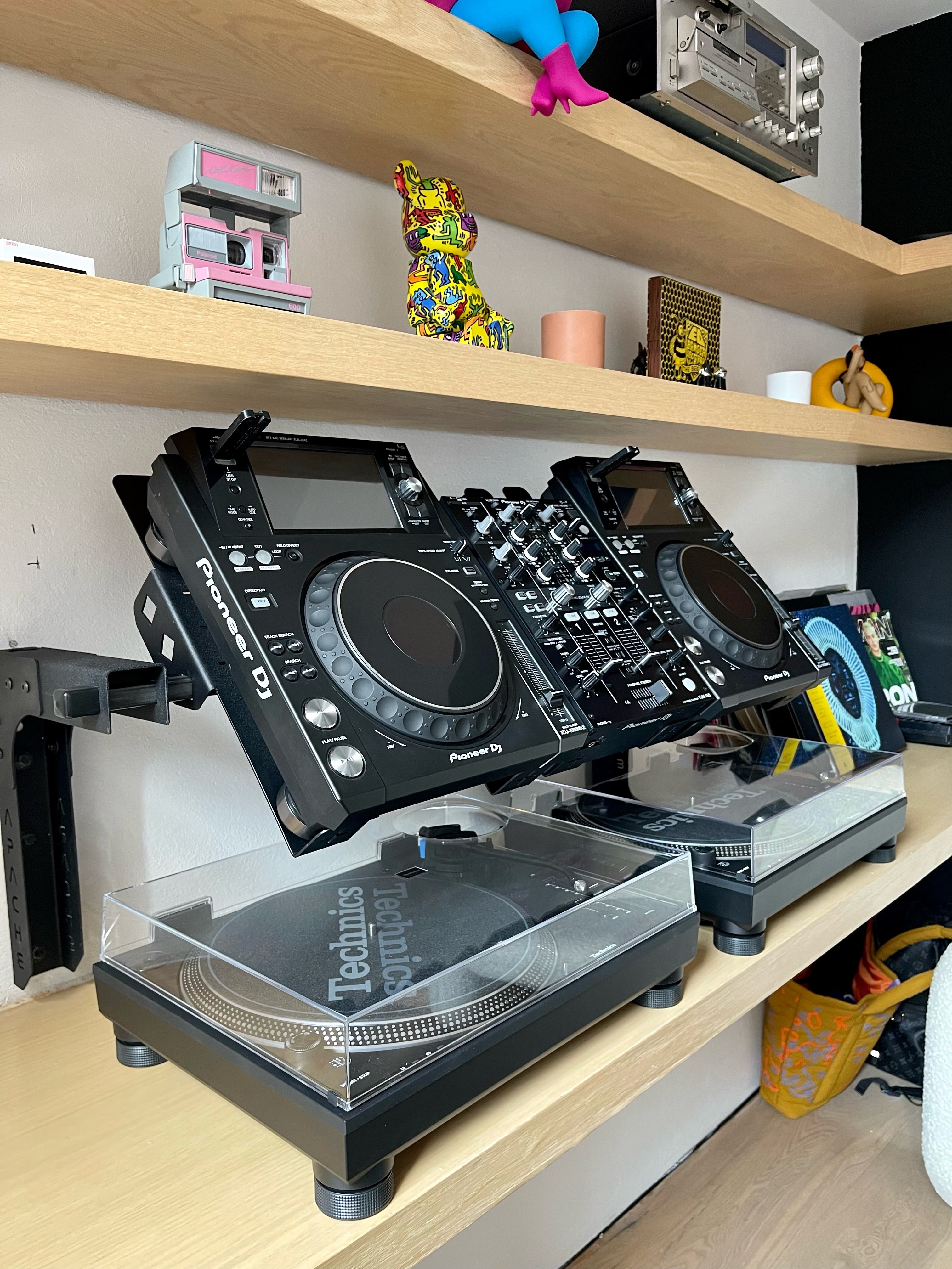 Apache Cantilever Floating DJ Rack