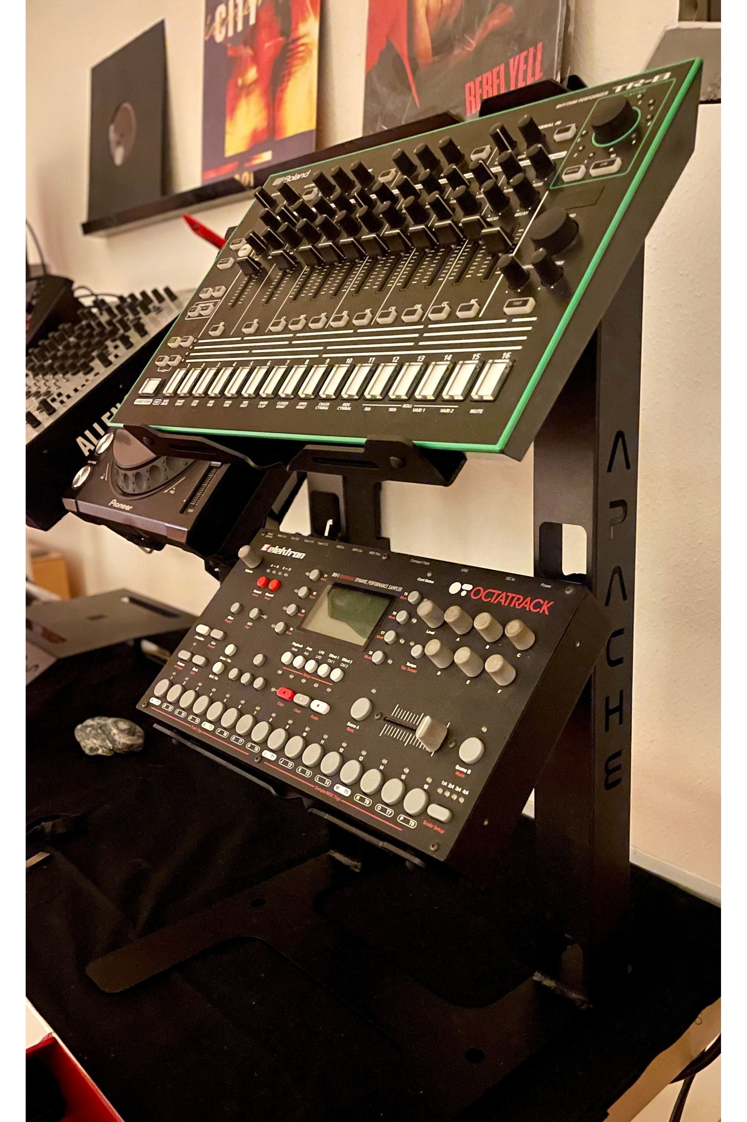 Apache Duplex Two-Level Synth Stand