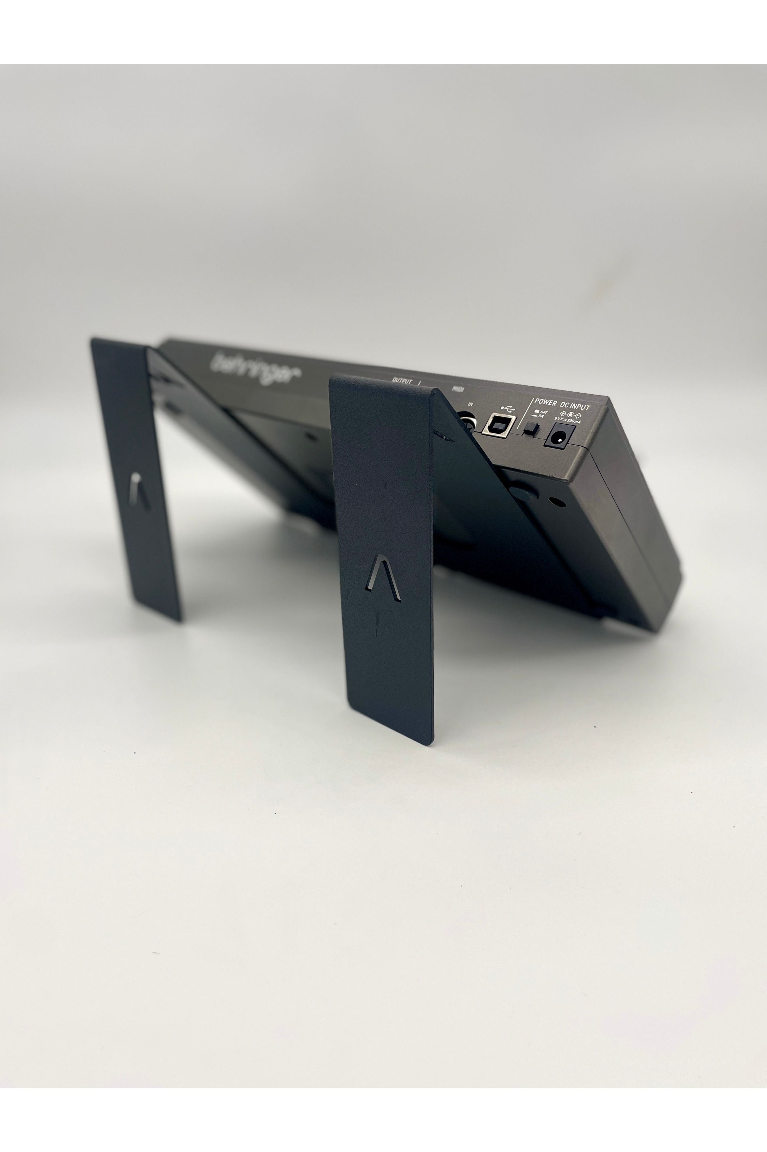 Apache SawWave Synth Stand (9")