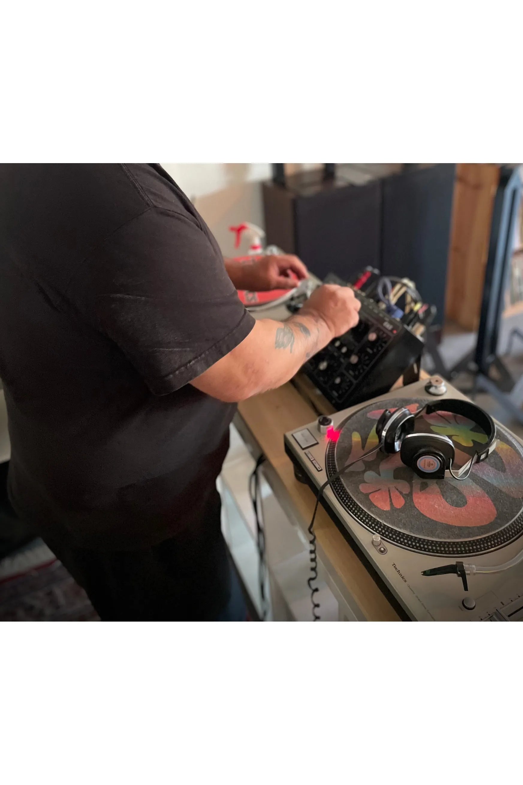 Apache SawWave Synth Stand (9")