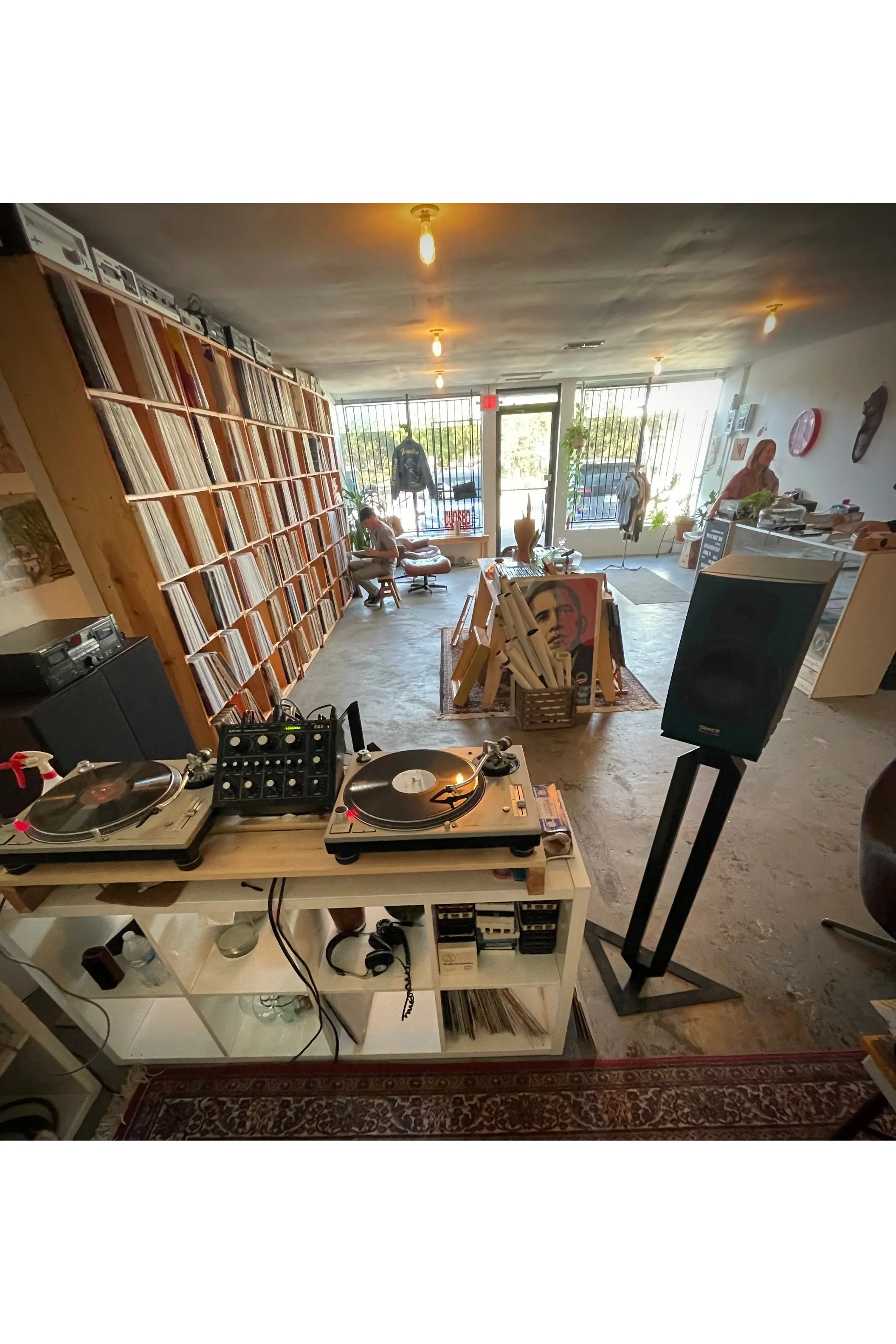 Apache SawWave Synth Stand (9")