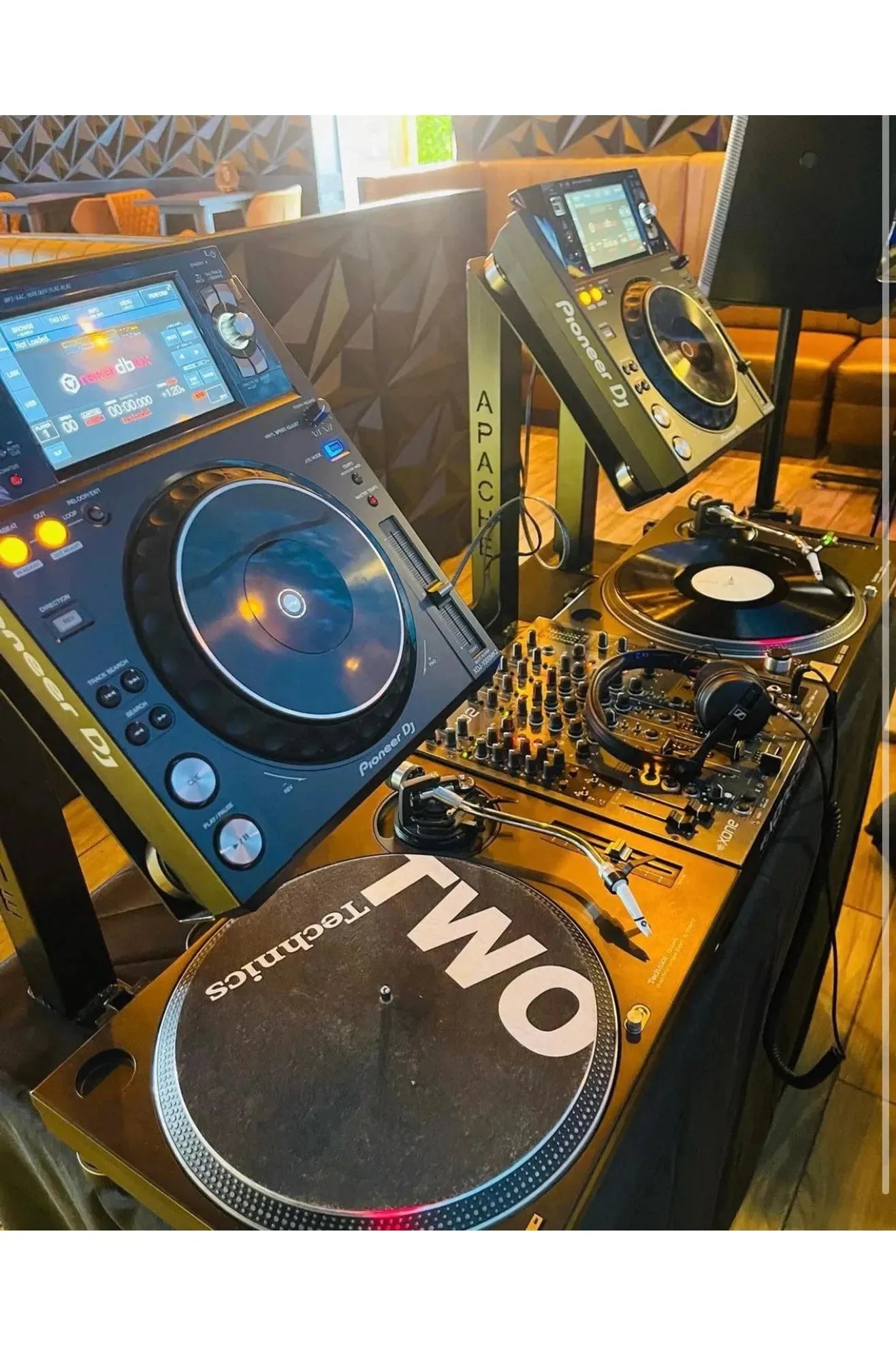 Apache Tallboy CDJ Stands